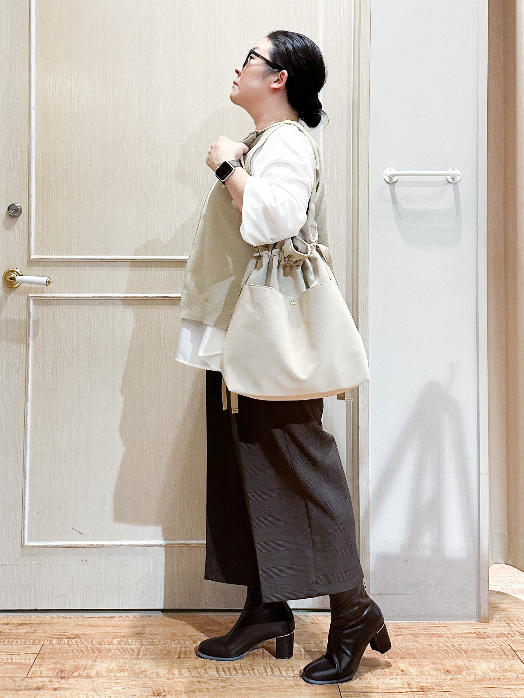 umeさんの「SHOO･LA･RUE｜【2点セット/S-LL】着回し自在 スポンディッシュニットベスト＆フレアシャツ」を使ったコーディネート