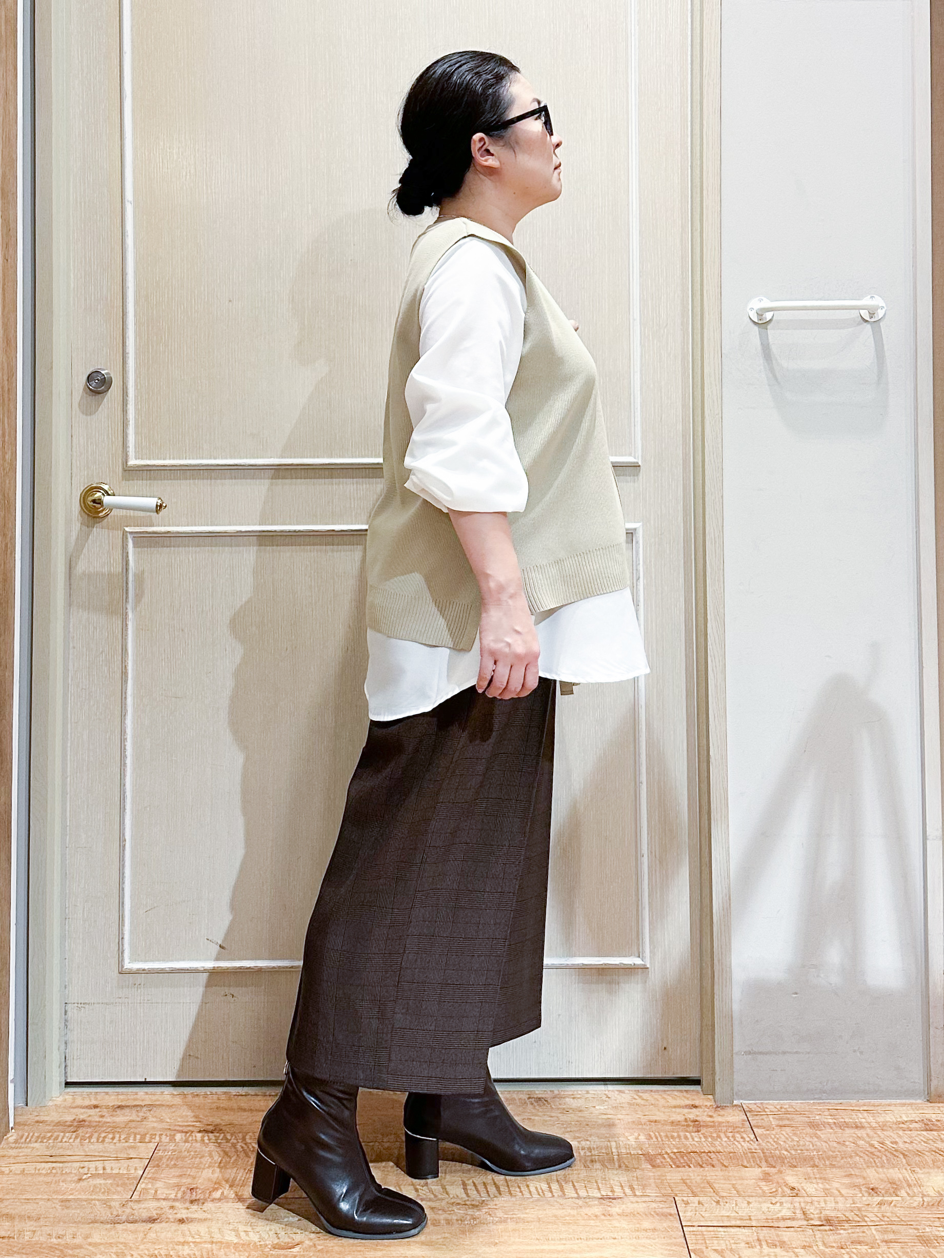 umeさんの「SHOO･LA･RUE｜【2点セット/S-LL】着回し自在 スポンディッシュニットベスト＆フレアシャツ」を使ったコーディネート