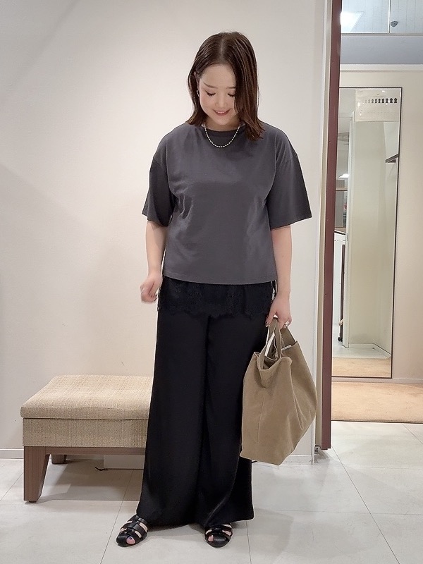 YUIさんの「UNTITLED｜【1枚でもセットでも】レースキャミ付きプルオーバー」を使ったコーディネート