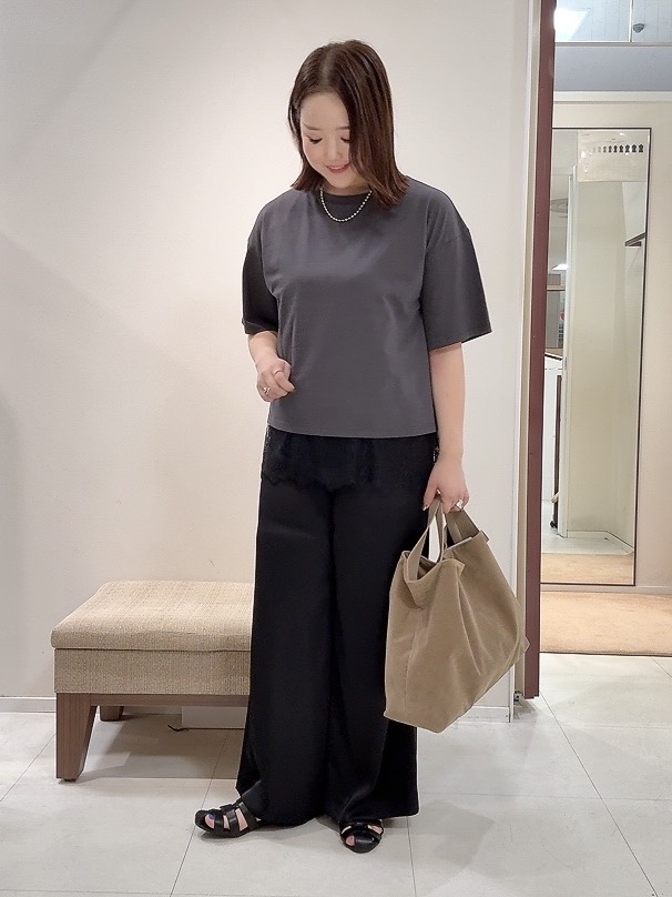 YUIさんの「UNTITLED｜【1枚でもセットでも】レースキャミ付きプルオーバー」を使ったコーディネート