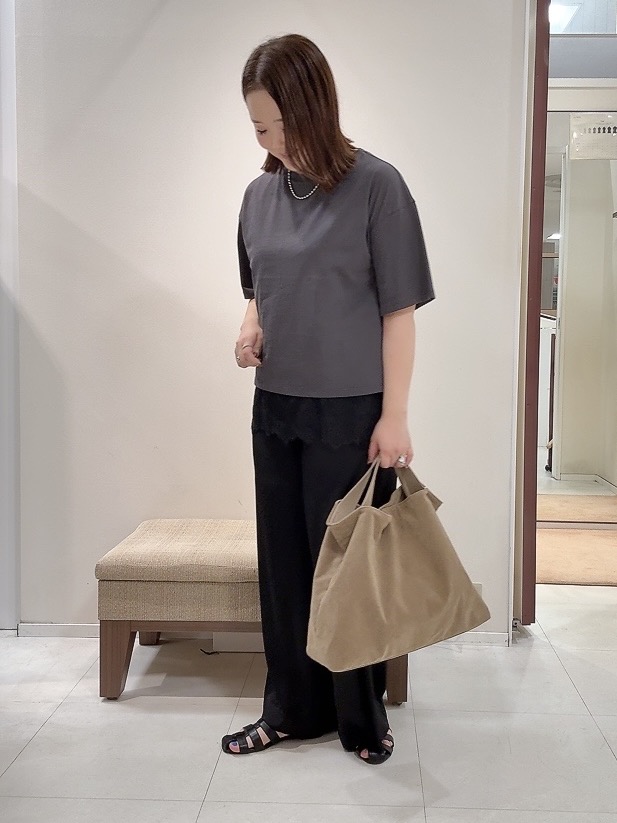 YUIさんの「UNTITLED｜【1枚でもセットでも】レースキャミ付きプルオーバー」を使ったコーディネート
