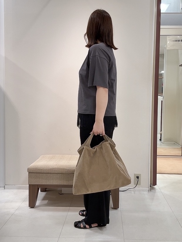 YUIさんの「UNTITLED｜【1枚でもセットでも】レースキャミ付きプルオーバー」を使ったコーディネート