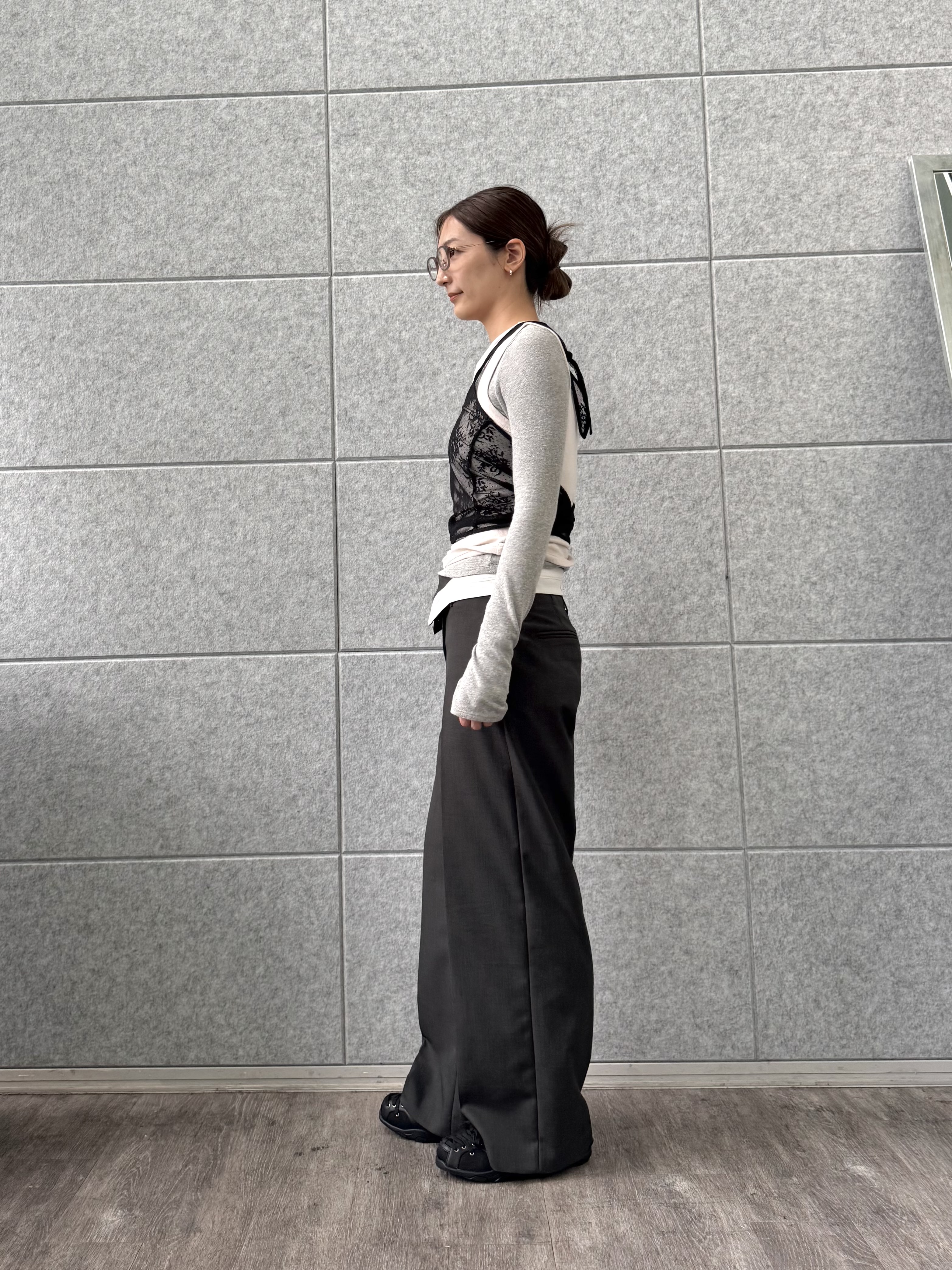 uchi__yamaさんの「CODE A｜turn up chic trousers」を使ったコーディネート