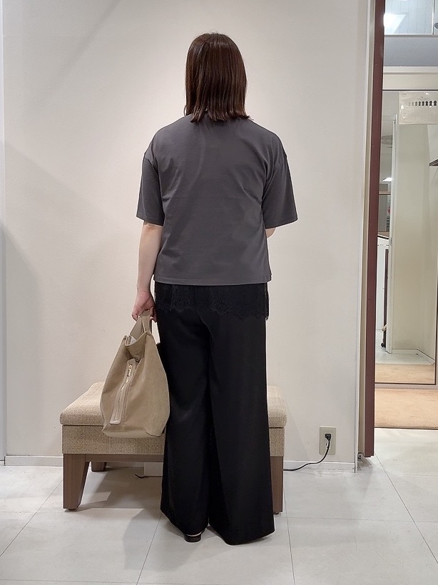 YUIさんの「UNTITLED｜【1枚でもセットでも】レースキャミ付きプルオーバー」を使ったコーディネート