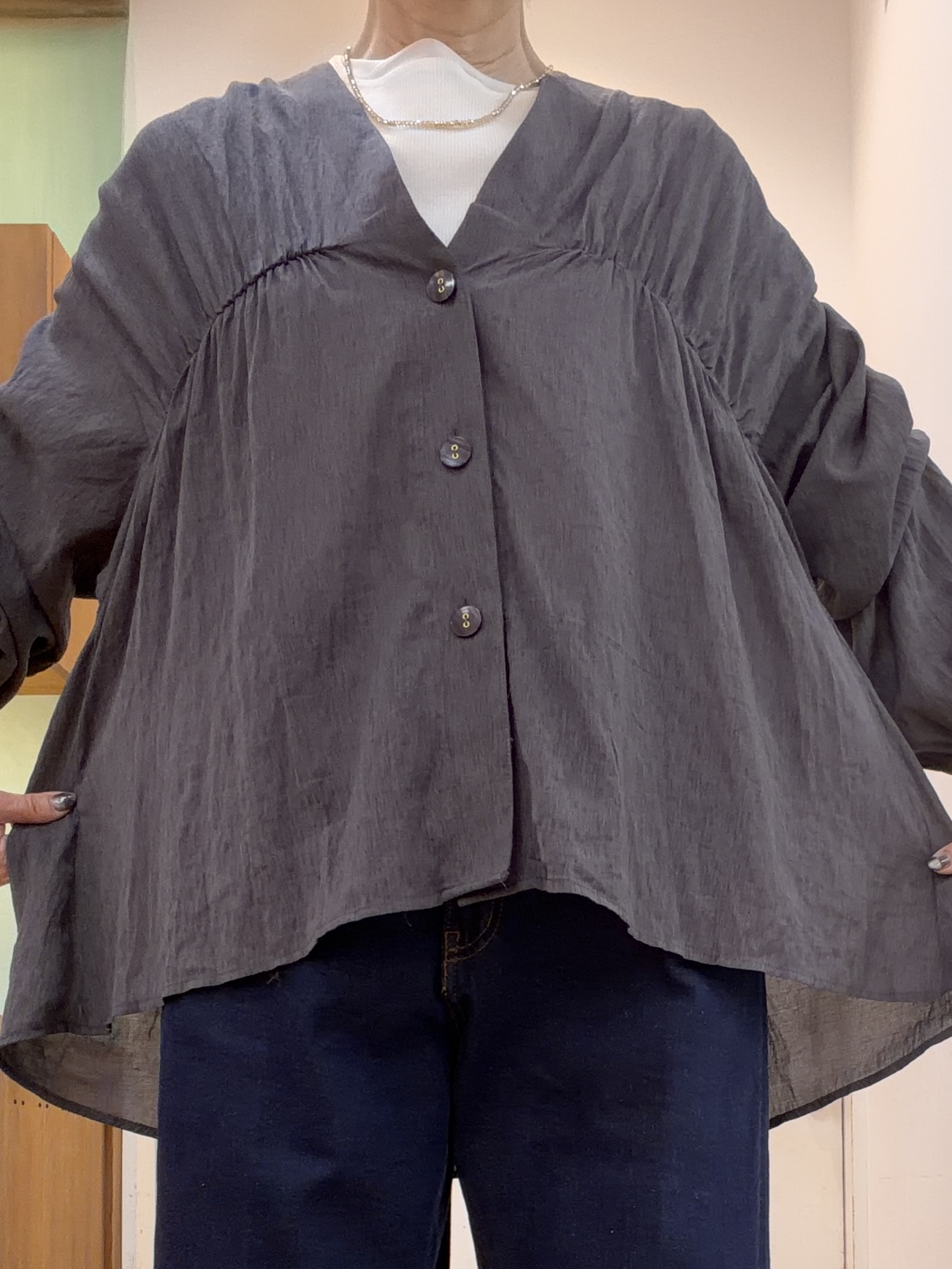みぃさんの「SHOO･LA･RUE｜【S-LL/洗濯機可】着痩せシルエット シャーリングシャツカーディガン」を使ったコーディネート