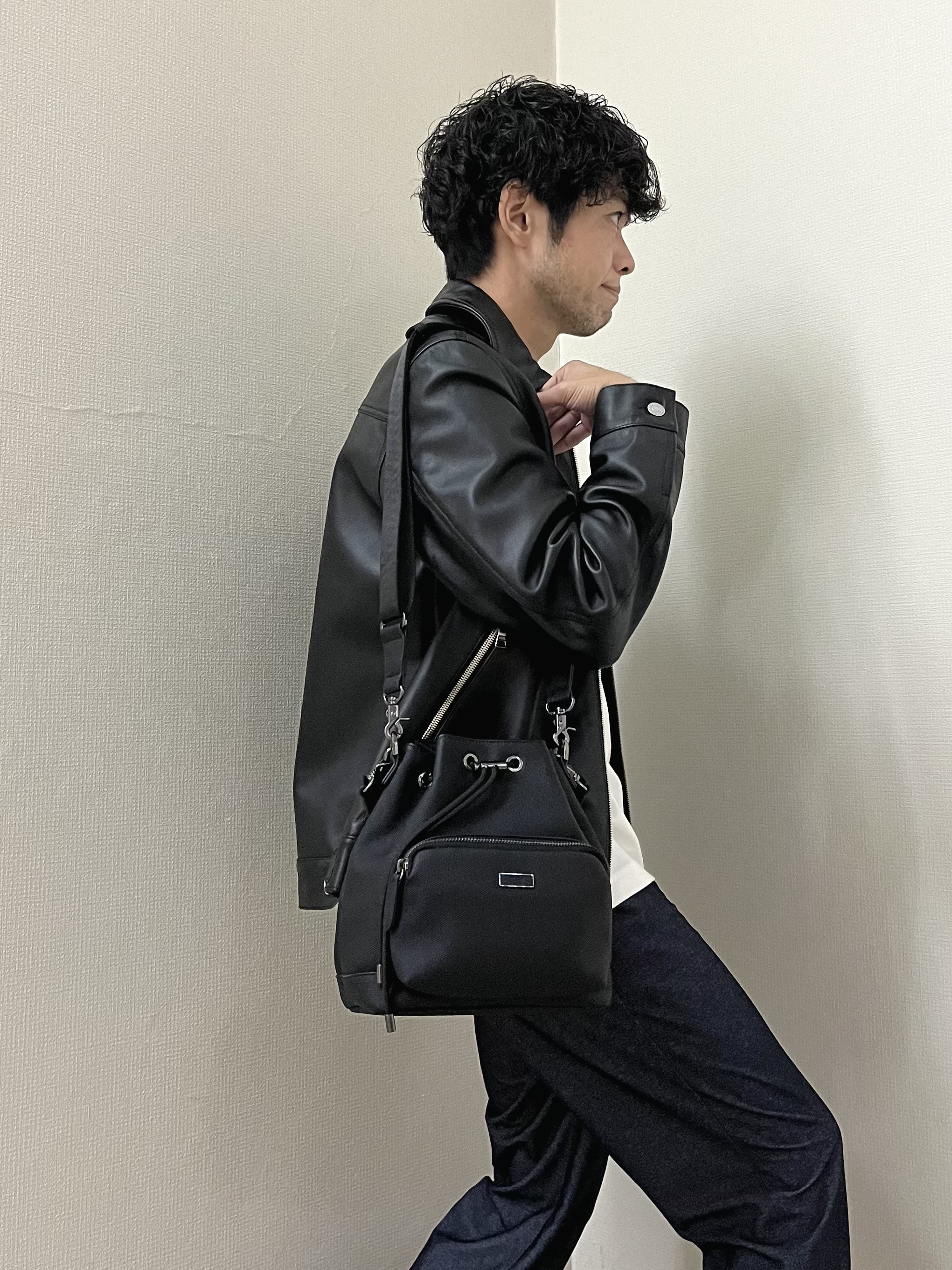 URAさんの「TAKEO KIKUCHI｜【BOWLER HAT LABEL】シングルレザーライダースジャケット」を使ったコーディネート
