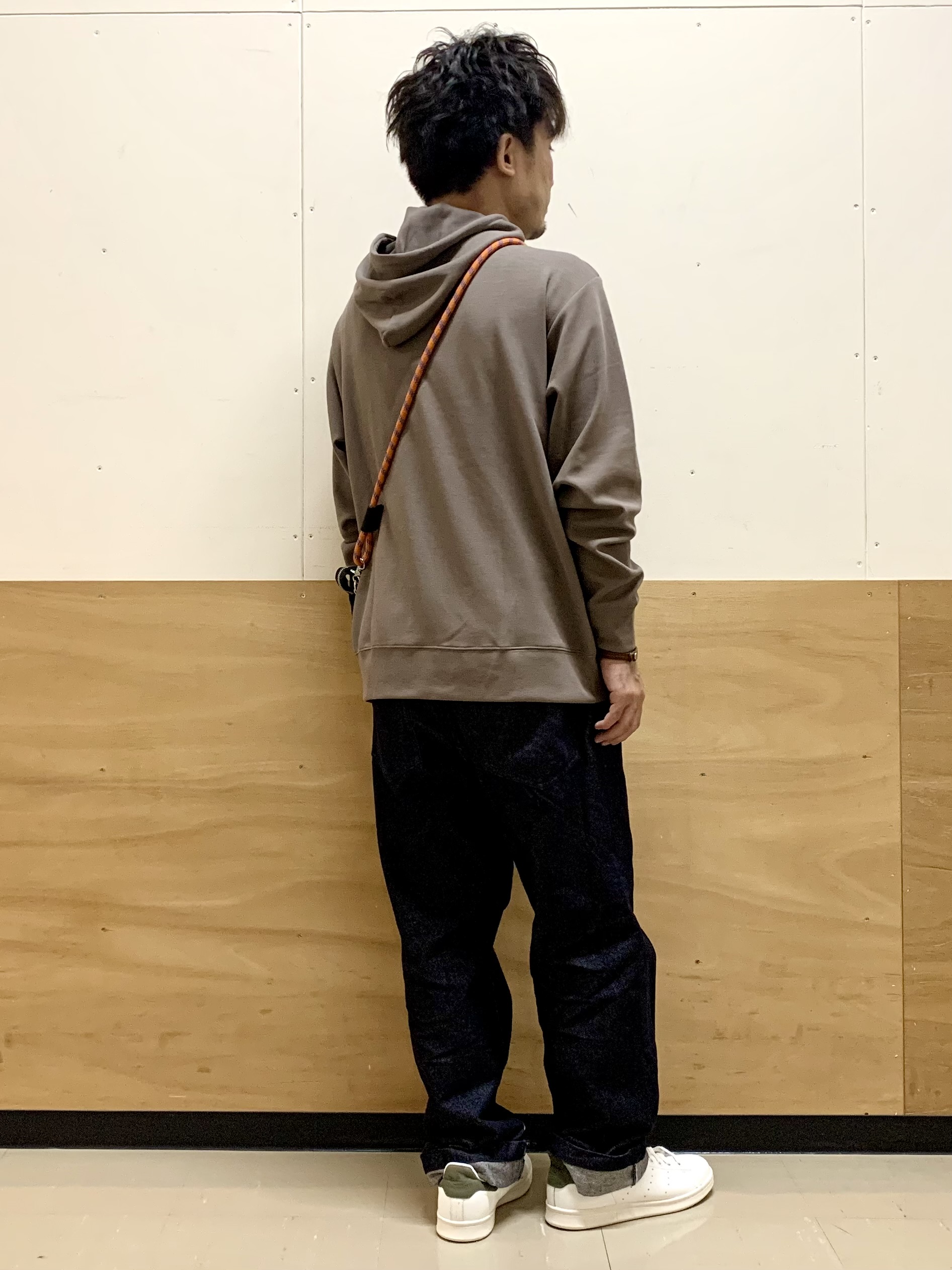MATUさんの「THE SHOP TK｜【洗濯機OK／ユニセックス】ダンボール ロゴパーカ」を使ったコーディネート