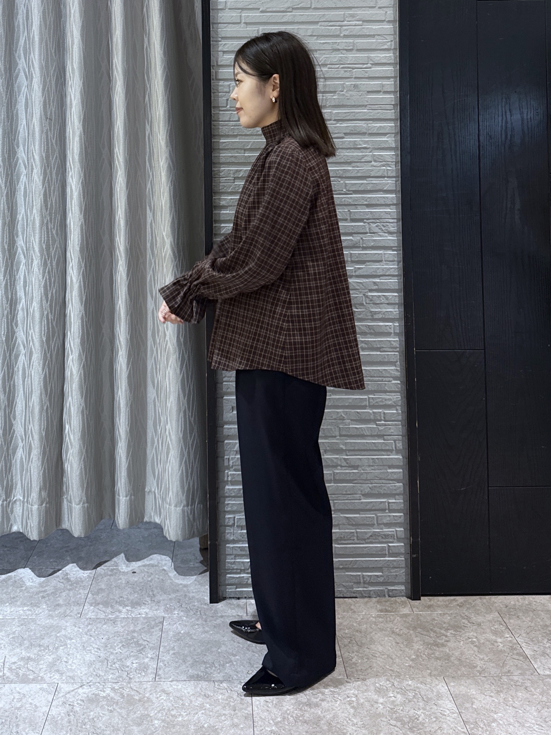 chさんの「THE SHOP TK｜POLO BCS/チェックスカーフ付きブラウス」を使ったコーディネート