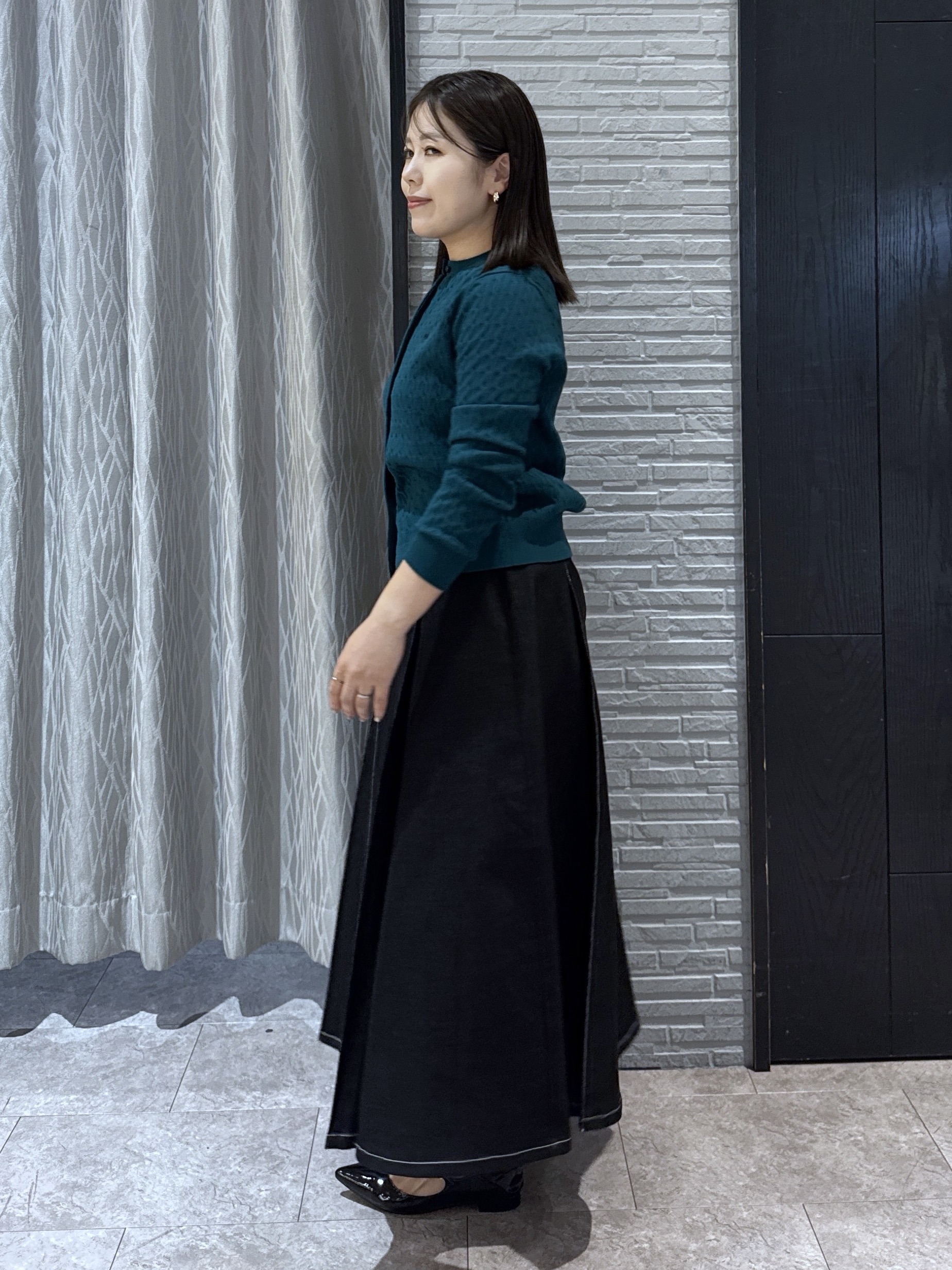 chさんの「THE SHOP TK｜POLO BCS/ケーブルクルーカーディガン」を使ったコーディネート