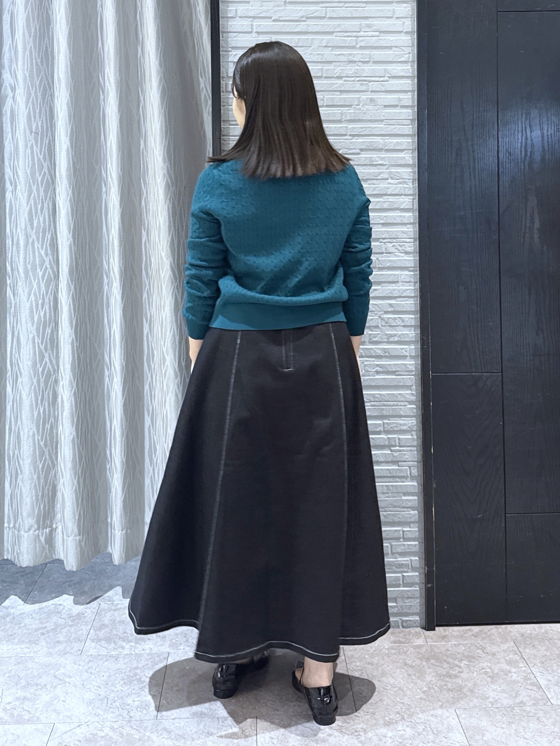 chさんの「THE SHOP TK｜POLO BCS/ケーブルクルーカーディガン」を使ったコーディネート