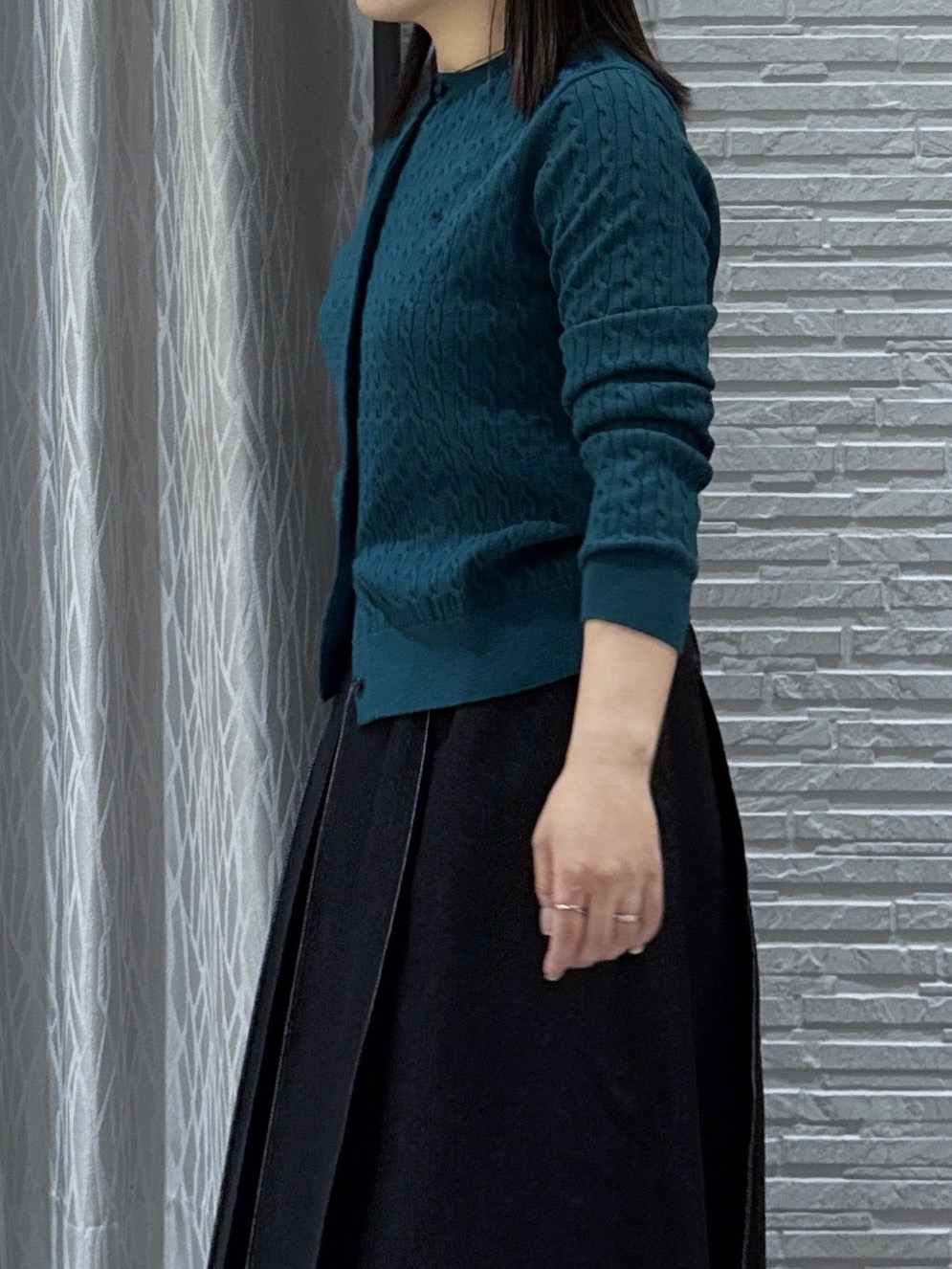 chさんの「THE SHOP TK｜POLO BCS/ケーブルクルーカーディガン」を使ったコーディネート