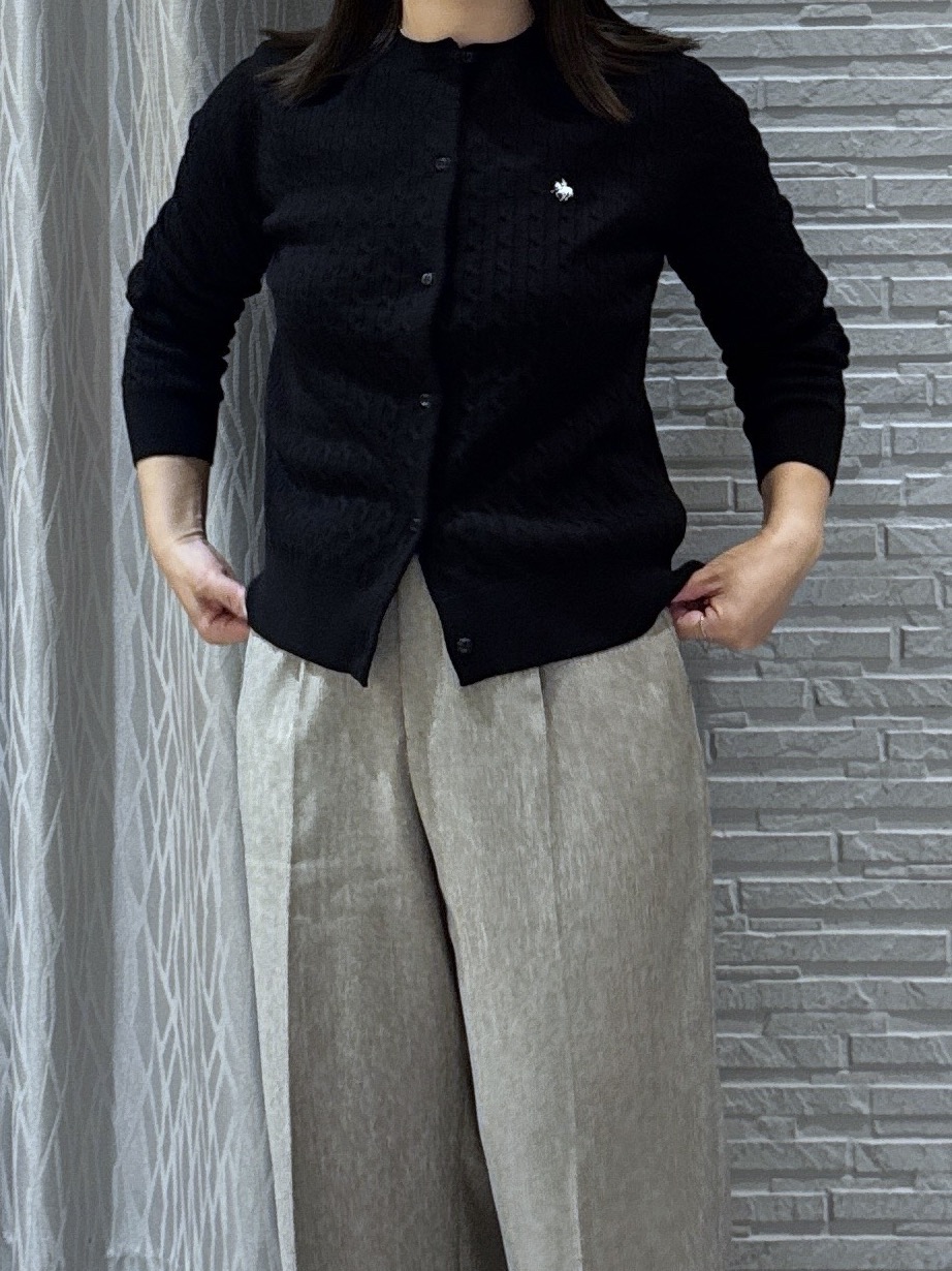 chさんの「THE SHOP TK｜POLO BCS/ケーブルクルーカーディガン」を使ったコーディネート