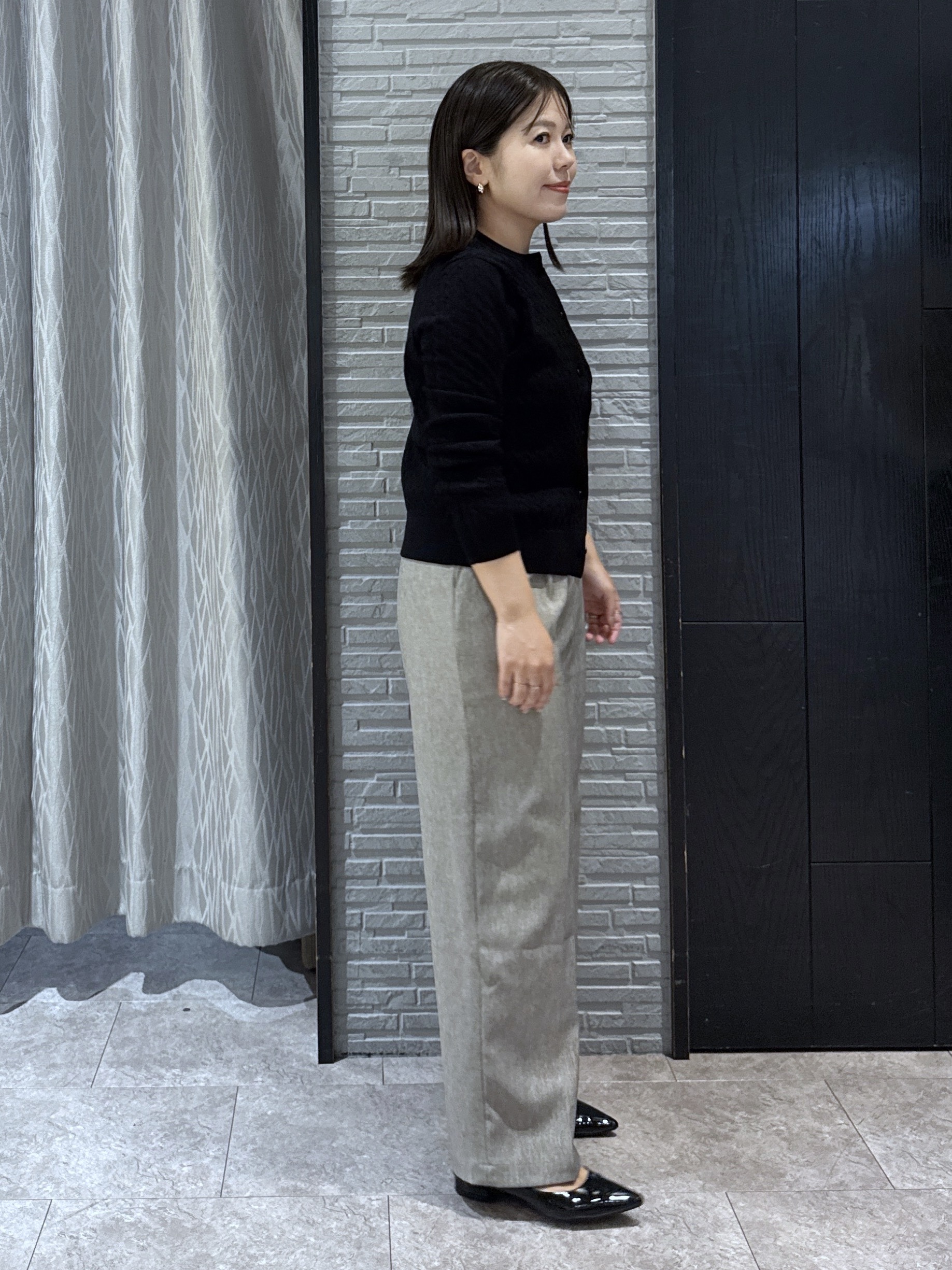 chさんの「THE SHOP TK｜POLO BCS/ケーブルクルーカーディガン」を使ったコーディネート