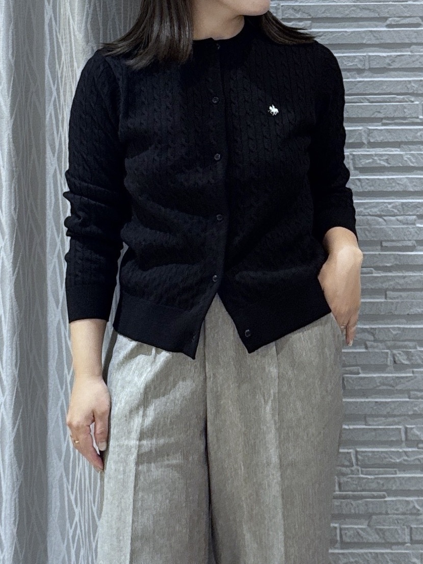 chさんの「THE SHOP TK｜POLO BCS/ケーブルクルーカーディガン」を使ったコーディネート