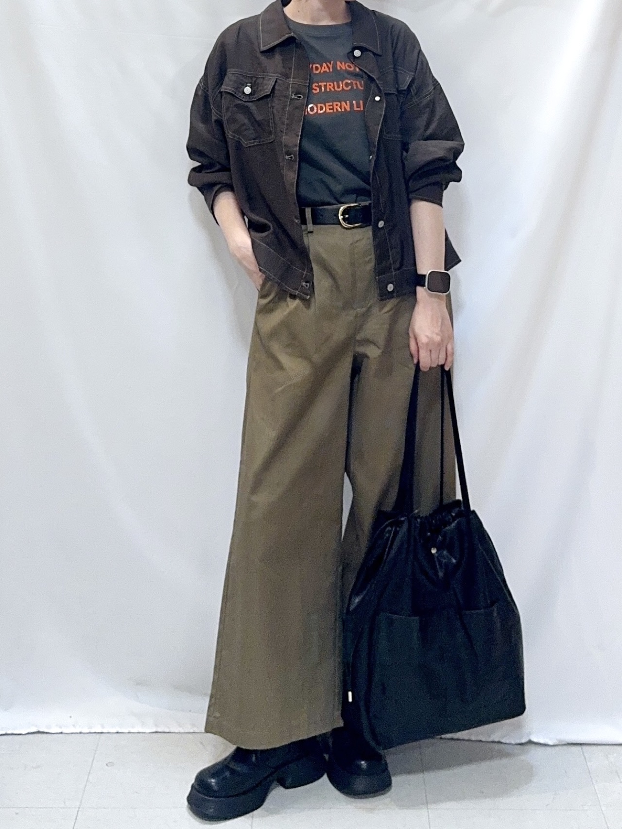 𝐇𝐢𝐫𝐨𝐦𝐢さんの「SHOO･LA･RUE｜【S-LL/洗濯機可】Gジャン風 軽く羽織れるシアージャケット」を使ったコーディネート