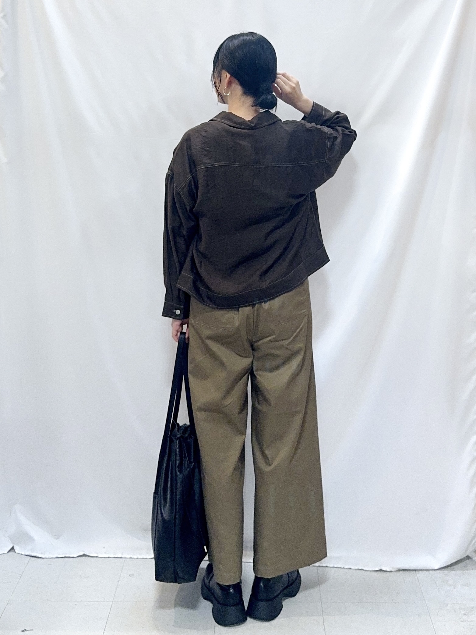 𝐇𝐢𝐫𝐨𝐦𝐢さんの「SHOO･LA･RUE｜【S-LL/洗濯機可】Gジャン風 軽く羽織れるシアージャケット」を使ったコーディネート