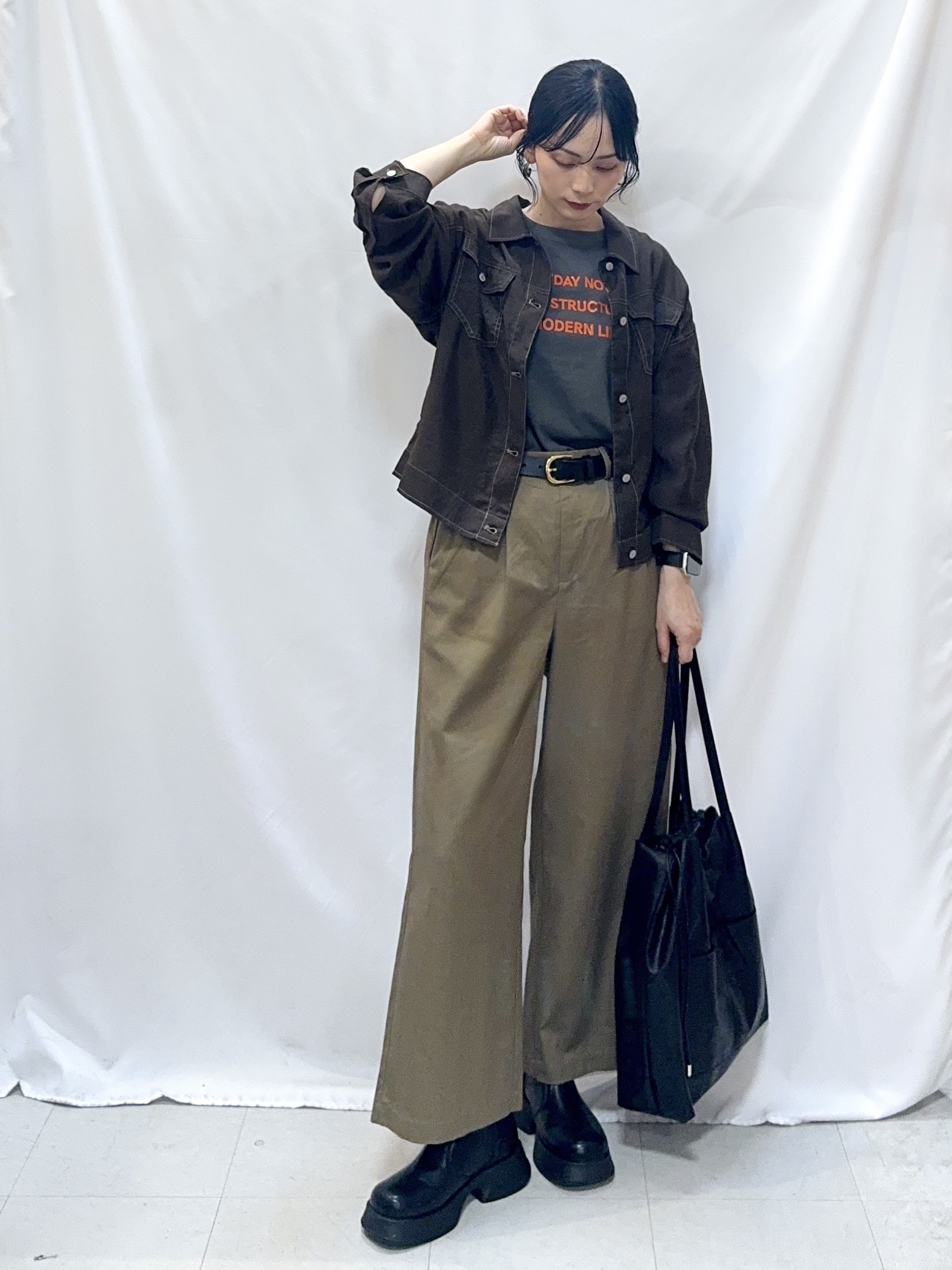 𝐇𝐢𝐫𝐨𝐦𝐢さんの「SHOO･LA･RUE｜【S-LL/洗濯機可】Gジャン風 軽く羽織れるシアージャケット」を使ったコーディネート