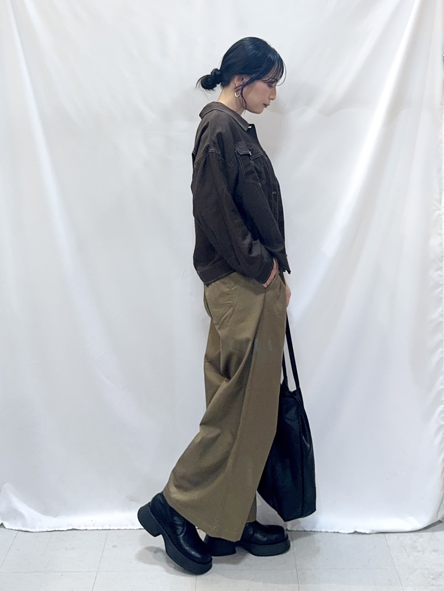 𝐇𝐢𝐫𝐨𝐦𝐢さんの「SHOO･LA･RUE｜【S-LL/洗濯機可】Gジャン風 軽く羽織れるシアージャケット」を使ったコーディネート