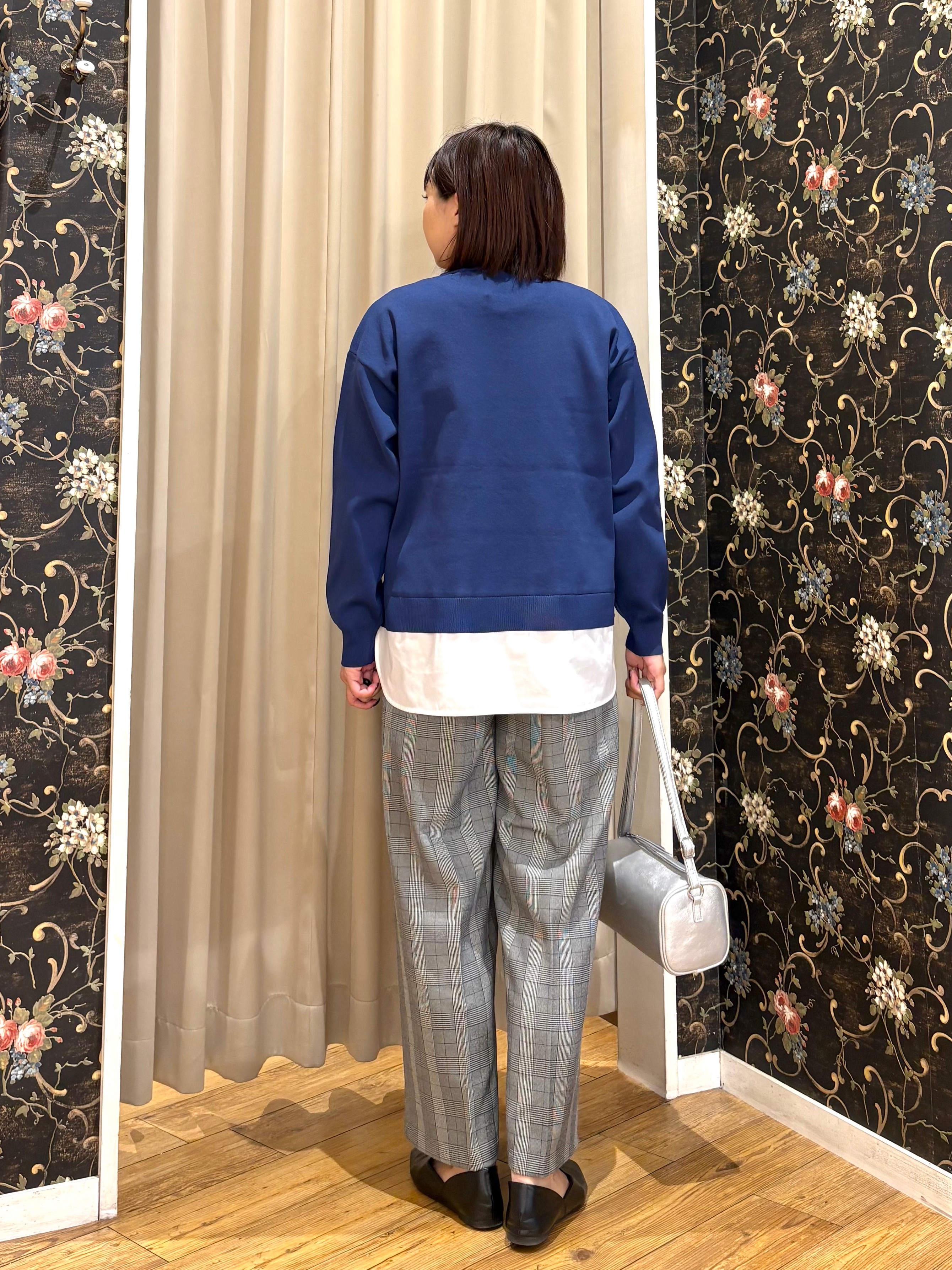 ネリさんの「SHOO･LA･RUE｜【S-LL】着るだけできまる シャツレイヤード風 スポンディッシュニット」を使ったコーディネート