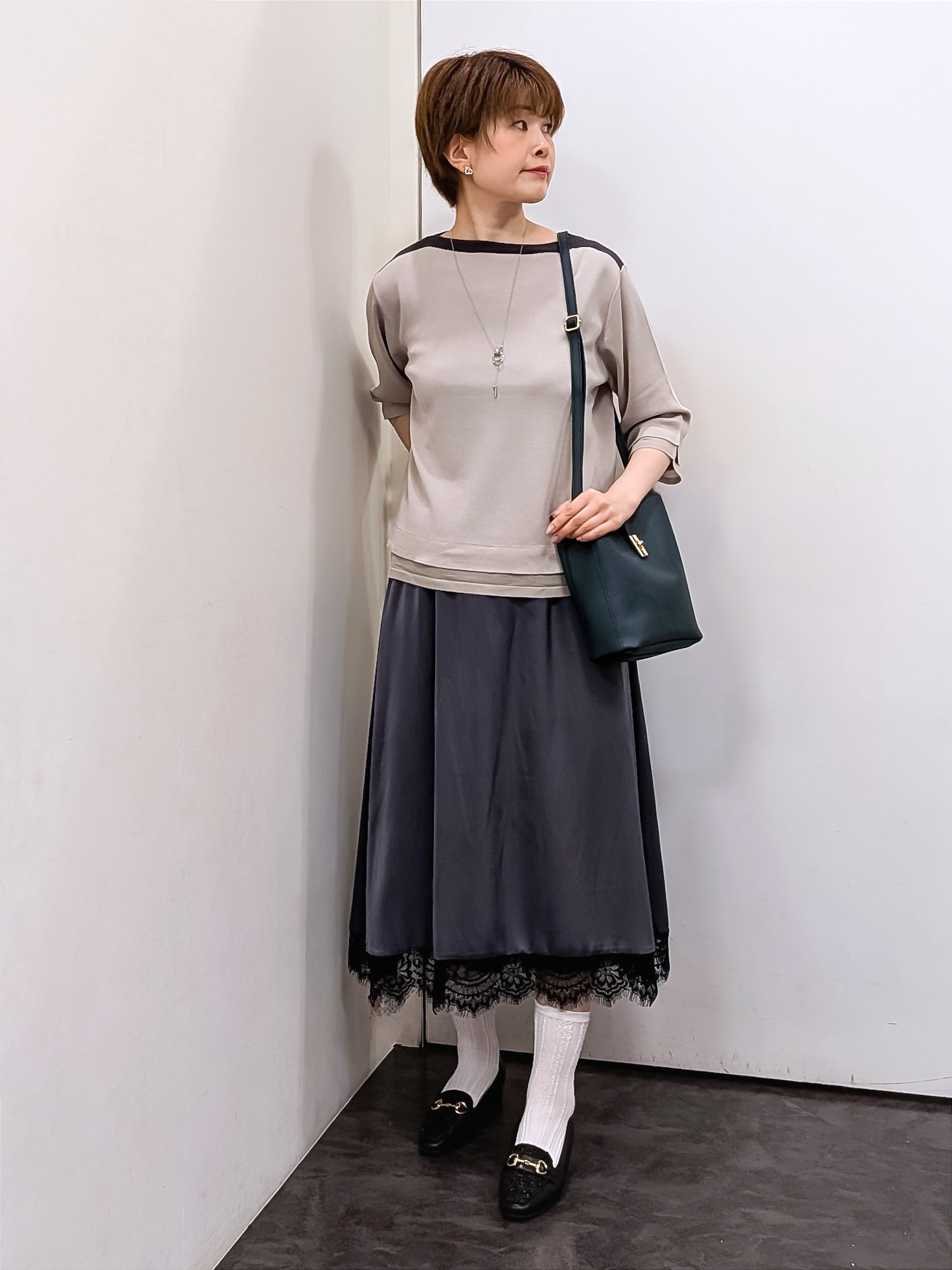 やまちゃんさんの「grove｜【人気シリーズに新型登場】袖口シアーやわらかドライタッチニット」を使ったコーディネート