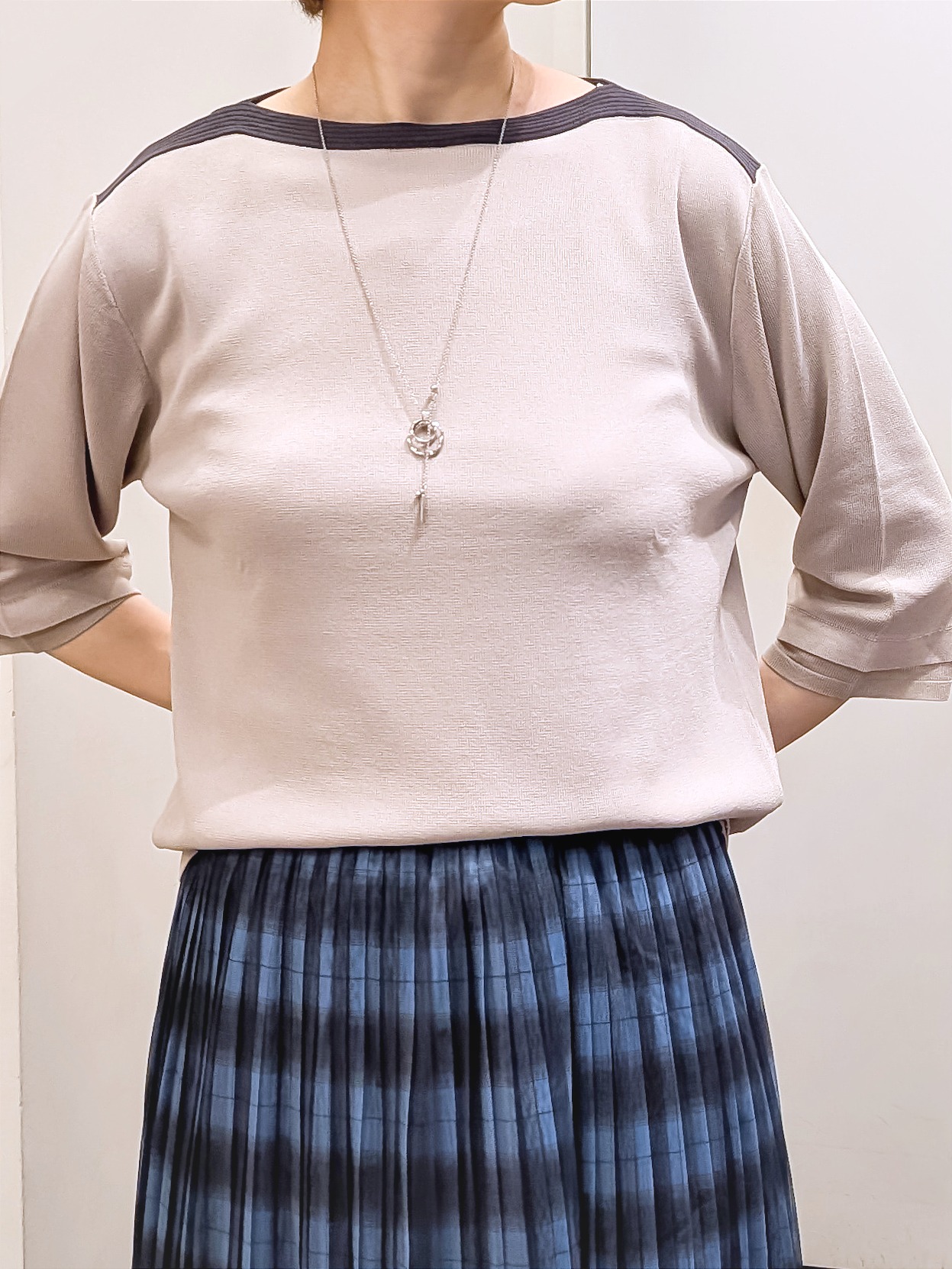 やまちゃんさんの「grove｜【人気シリーズに新型登場】袖口シアーやわらかドライタッチニット」を使ったコーディネート