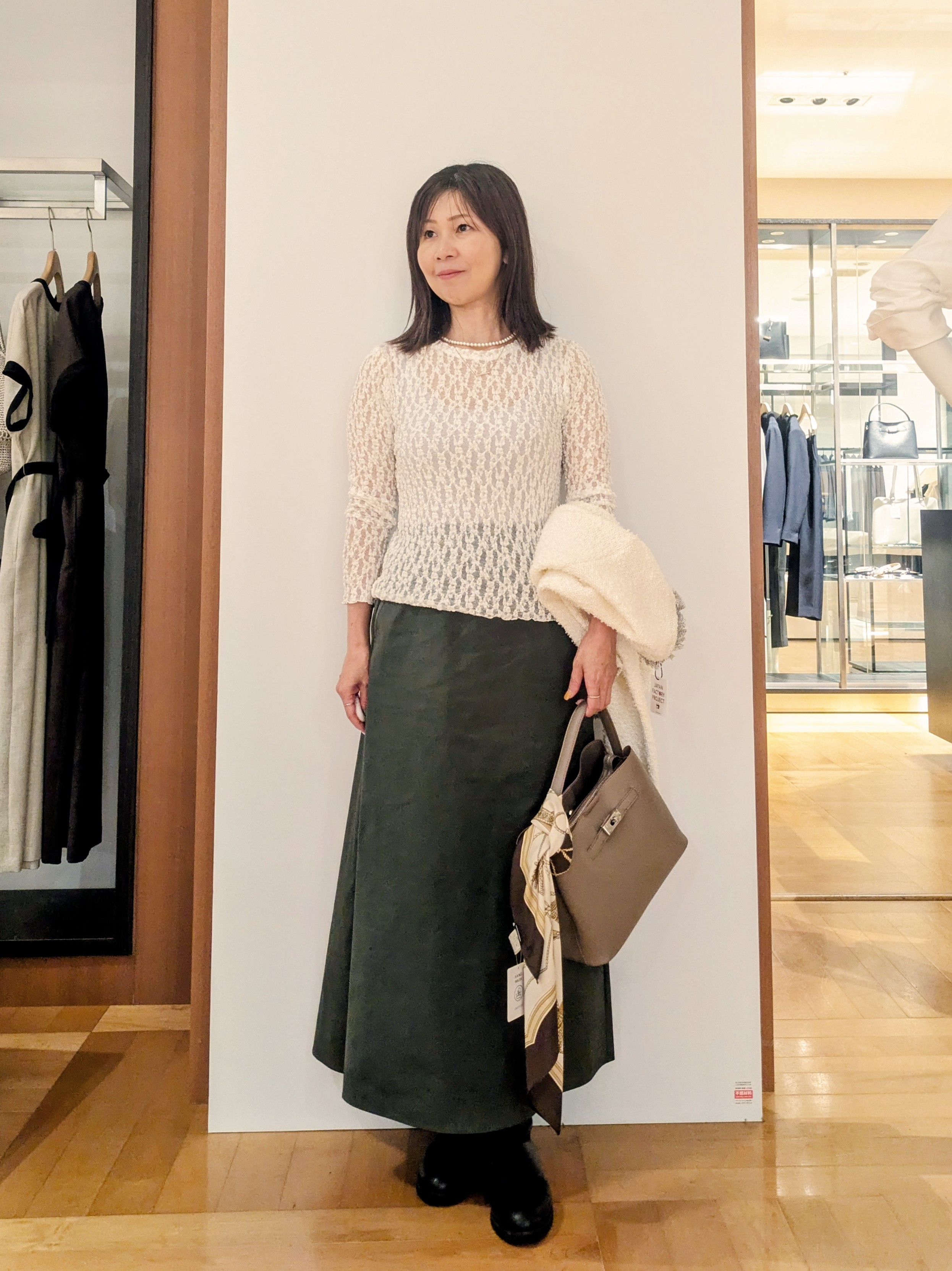laverさんの「UNTITLED｜【羽織りのインナーに】レースプルオーバー」を使ったコーディネート