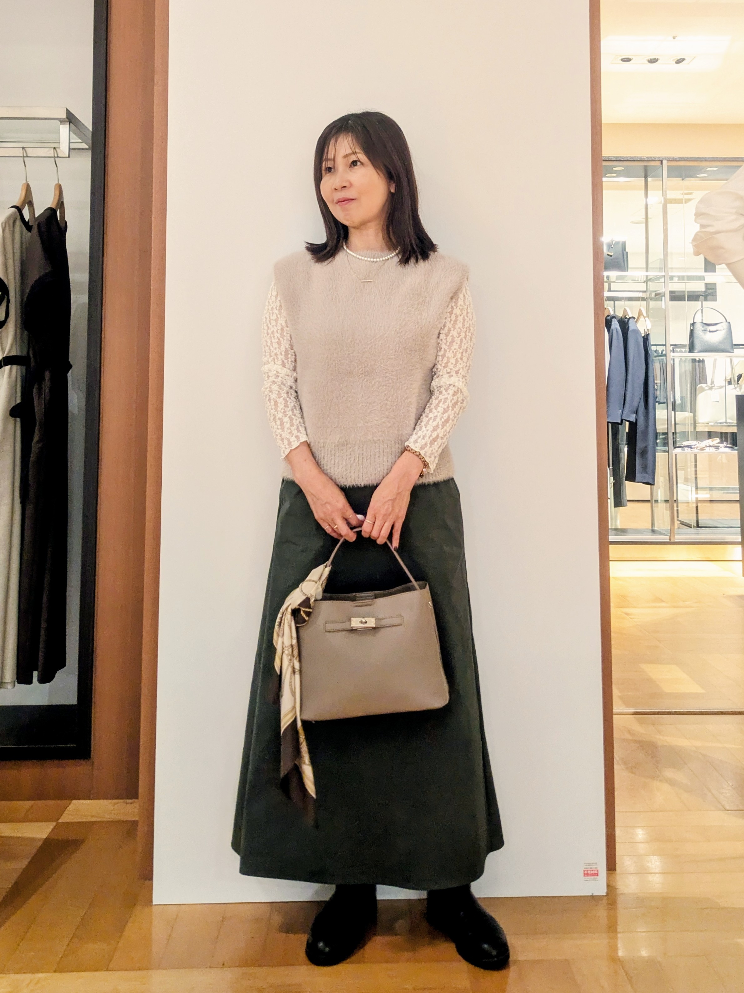laverさんの「UNTITLED｜【羽織りのインナーに】レースプルオーバー」を使ったコーディネート
