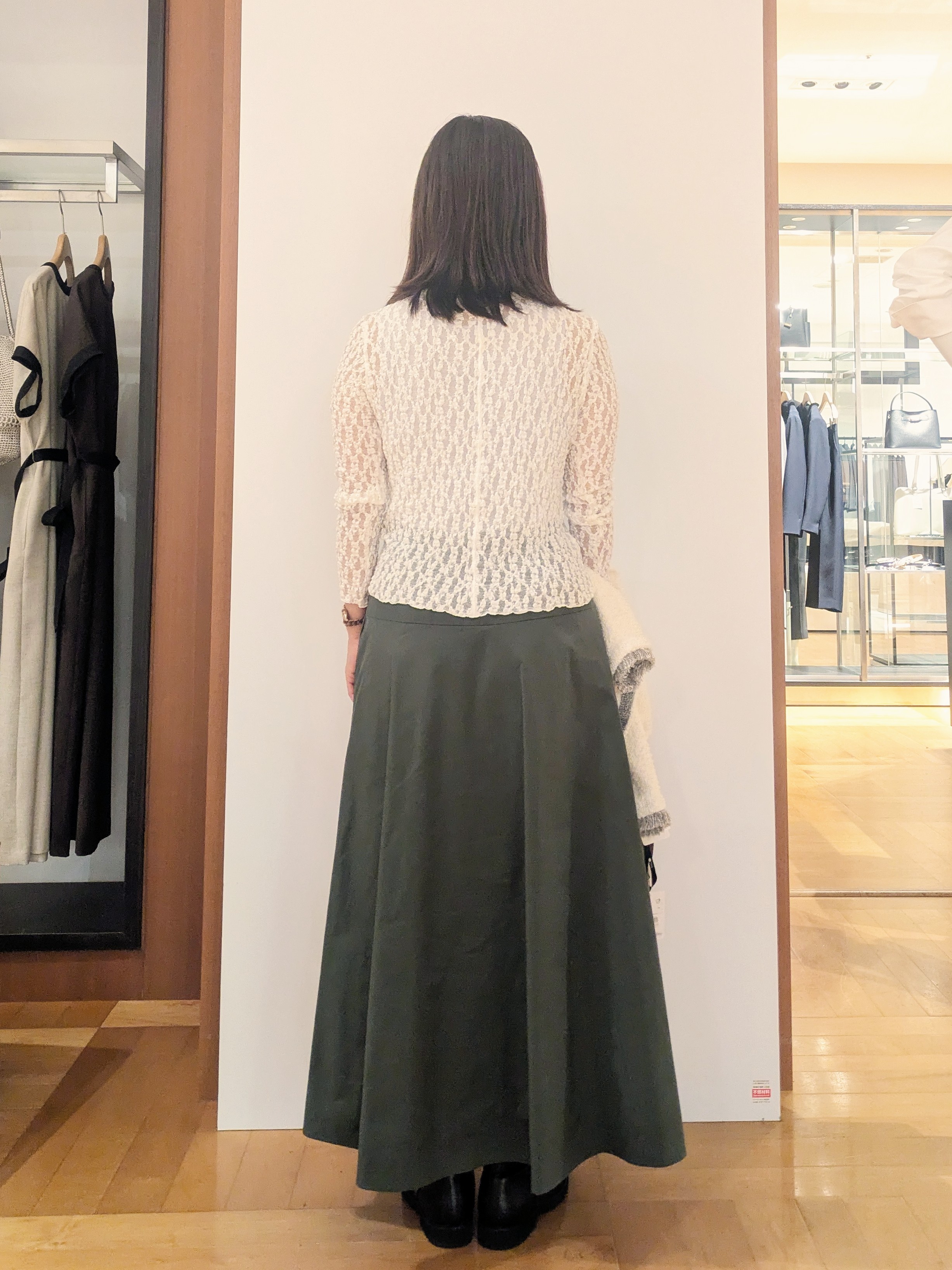 laverさんの「UNTITLED｜【羽織りのインナーに】レースプルオーバー」を使ったコーディネート