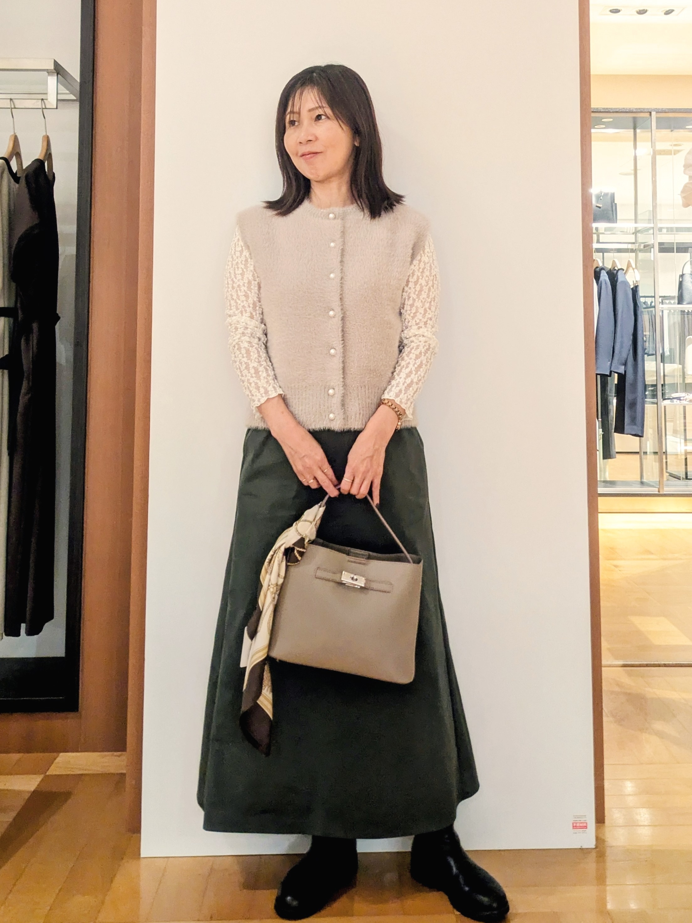 laverさんの「UNTITLED｜【羽織りのインナーに】レースプルオーバー」を使ったコーディネート