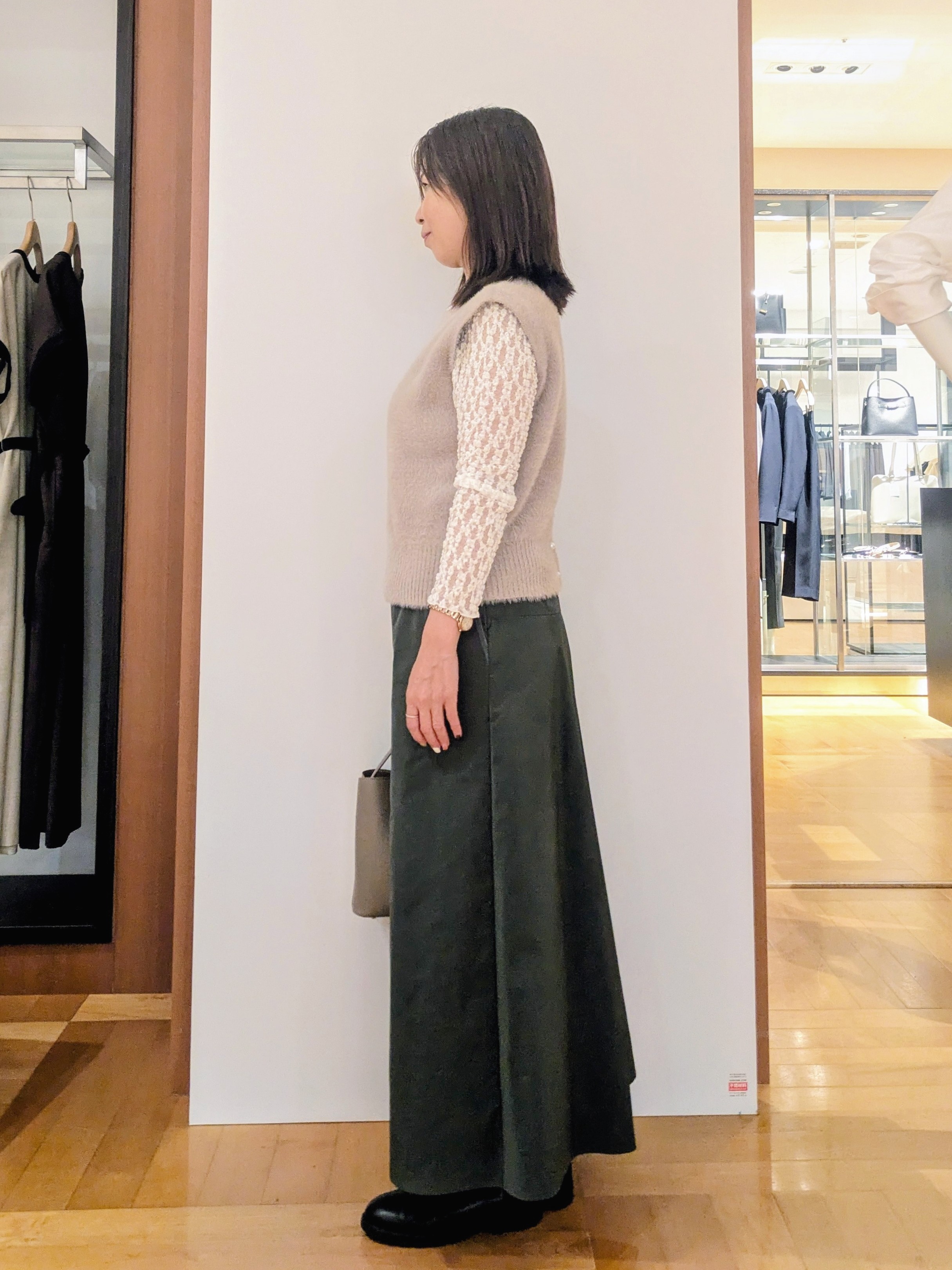 laverさんの「UNTITLED｜【羽織りのインナーに】レースプルオーバー」を使ったコーディネート