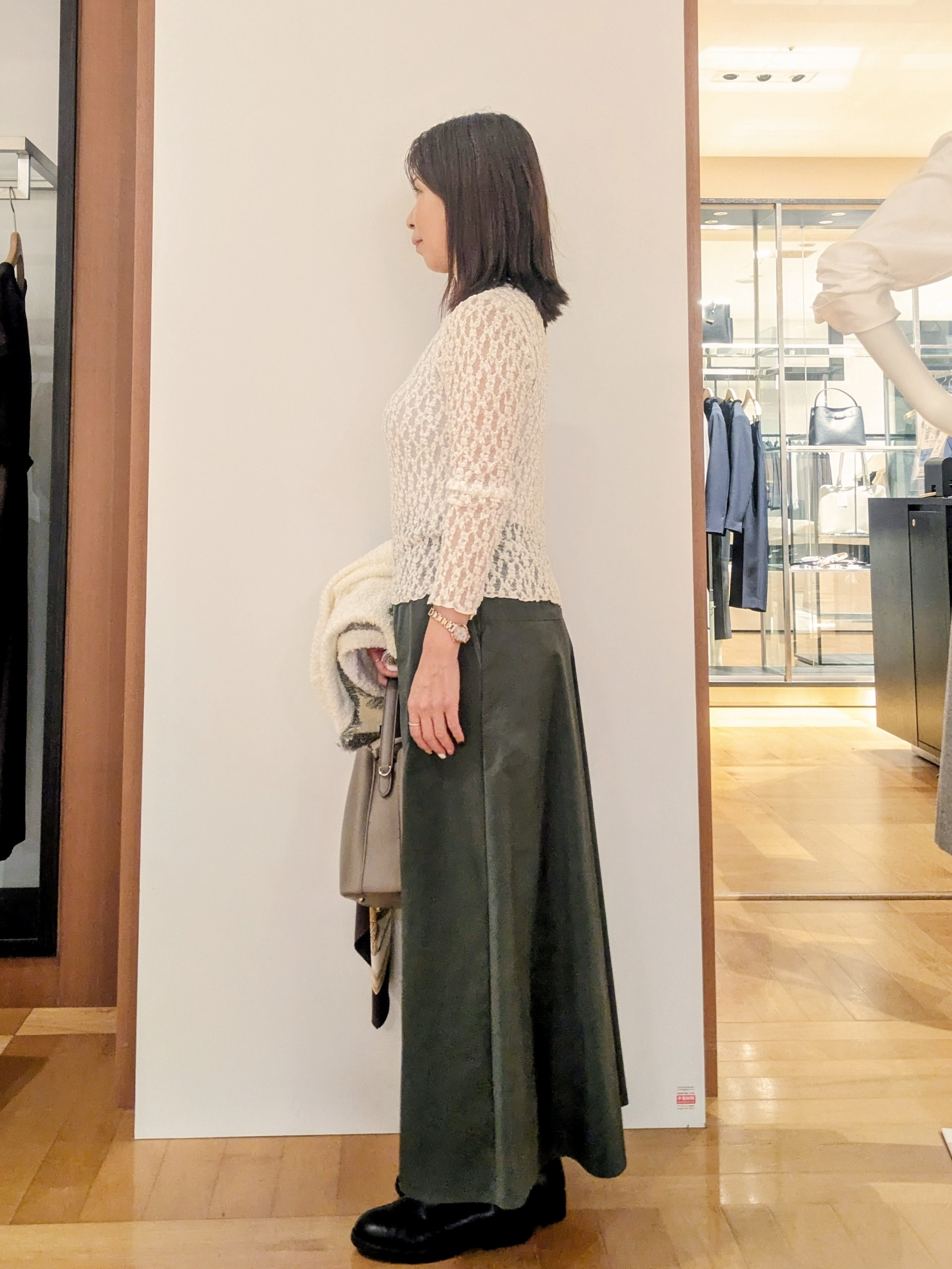 laverさんの「UNTITLED｜【羽織りのインナーに】レースプルオーバー」を使ったコーディネート