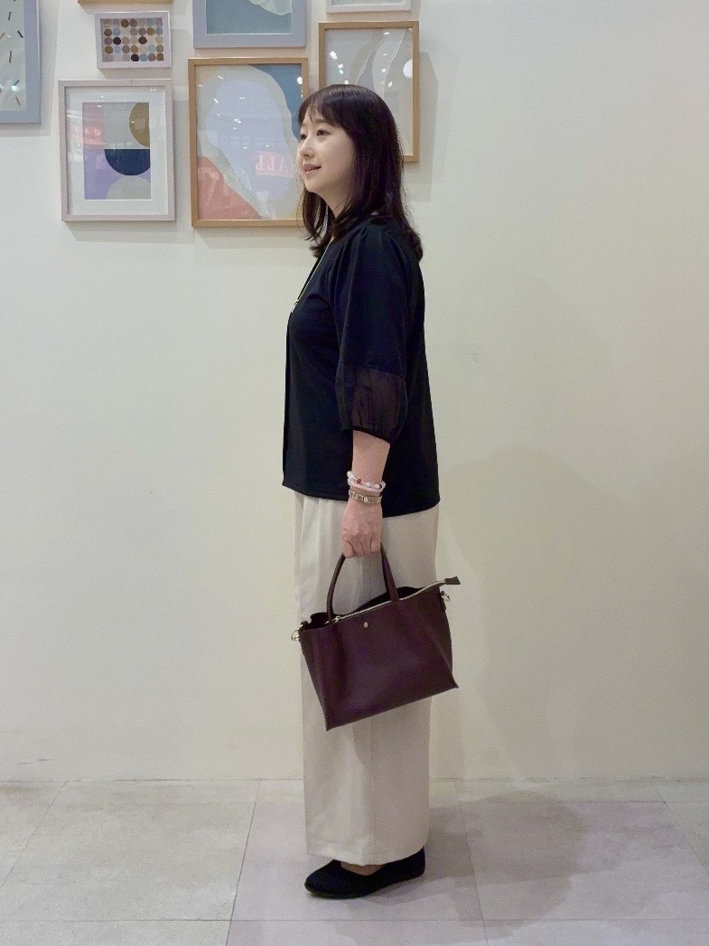 vanseさんの「SHOO･LA･RUE｜【洗濯機可/S-LL】 大人のシアー感 お袖切り替えラウンドネックトップス」を使ったコーディネート