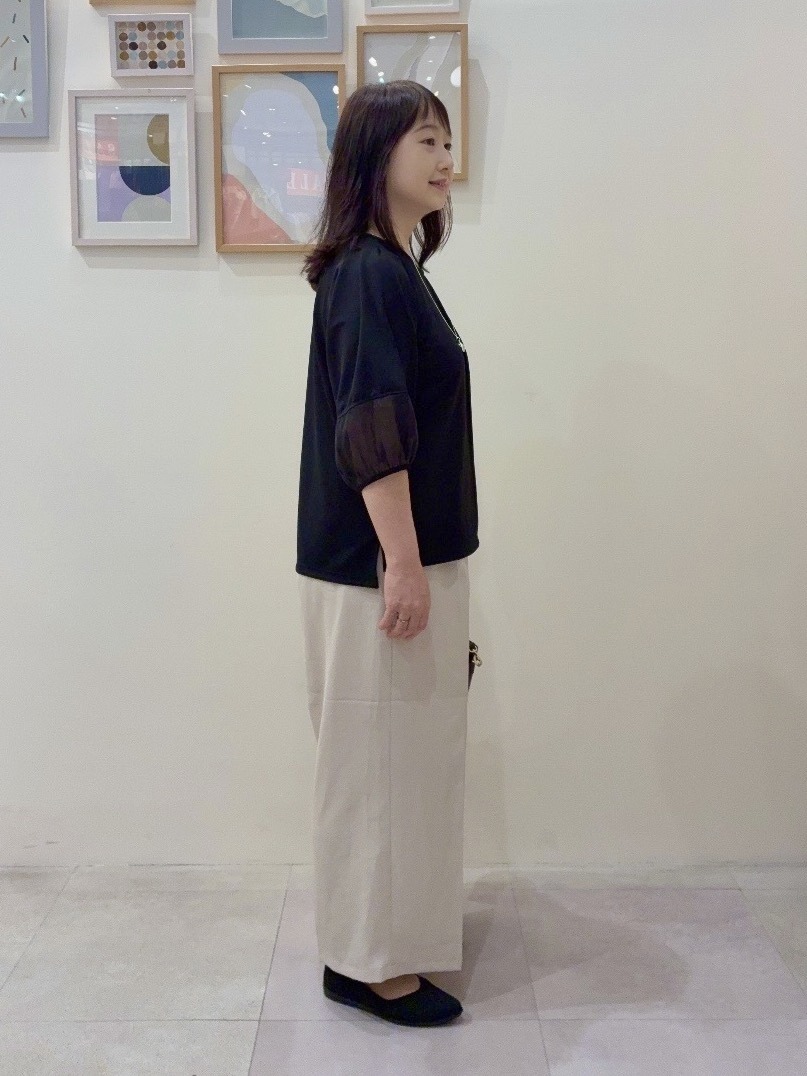 vanseさんの「SHOO･LA･RUE｜【洗濯機可/S-LL】 大人のシアー感 お袖切り替えラウンドネックトップス」を使ったコーディネート