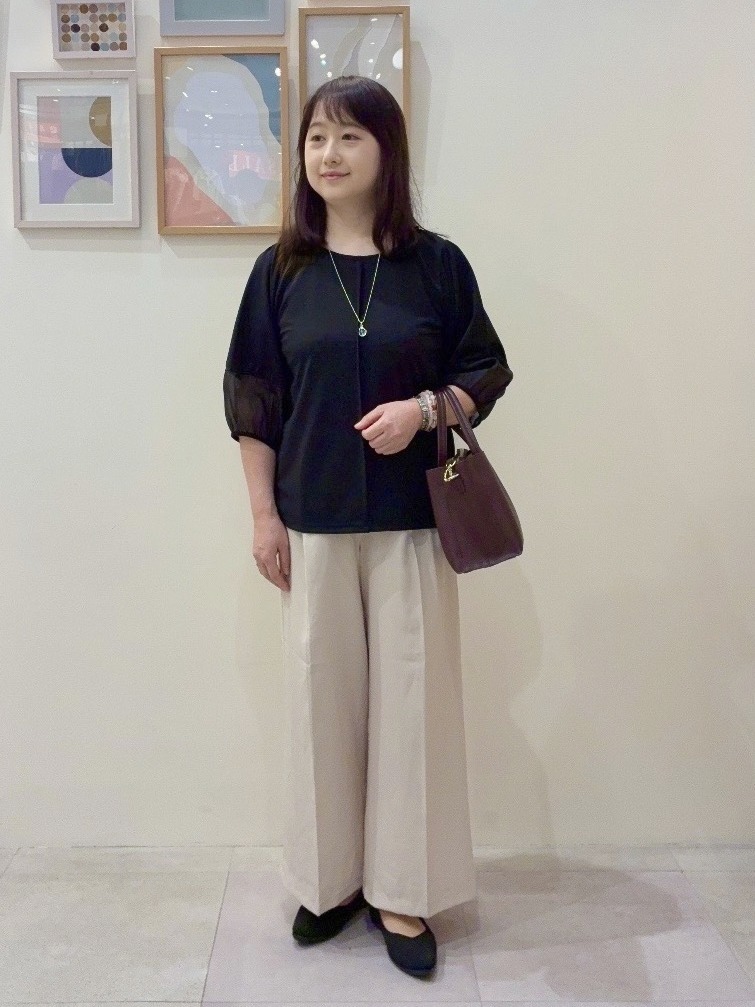 vanseさんの「SHOO･LA･RUE｜【洗濯機可/S-LL】 大人のシアー感 お袖切り替えラウンドネックトップス」を使ったコーディネート