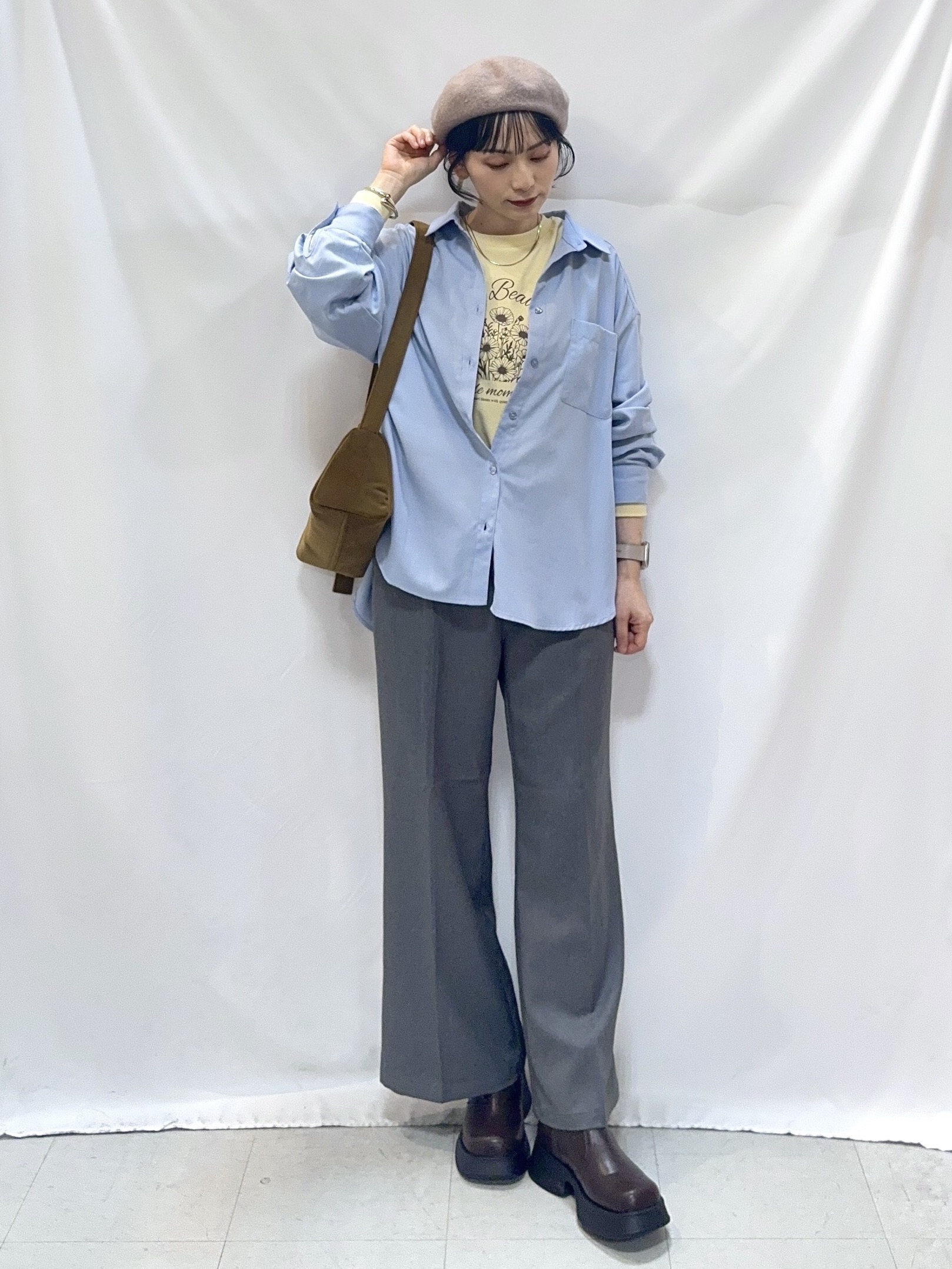 𝐇𝐢𝐫𝐨𝐦𝐢さんの「SHOO･LA･RUE｜【洗濯後しわになりにくい/S-LL】選べる6パターン 羽織としても活躍する ベーシックシャツ」を使ったコーディネート