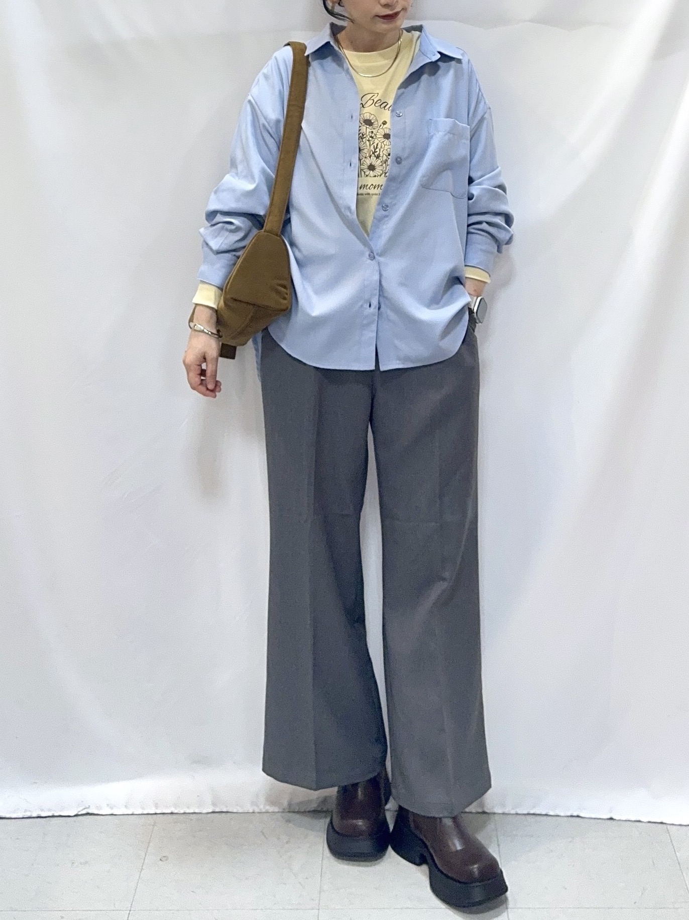 𝐇𝐢𝐫𝐨𝐦𝐢さんの「SHOO･LA･RUE｜【洗濯後しわになりにくい/S-LL】選べる6パターン 羽織としても活躍する ベーシックシャツ」を使ったコーディネート