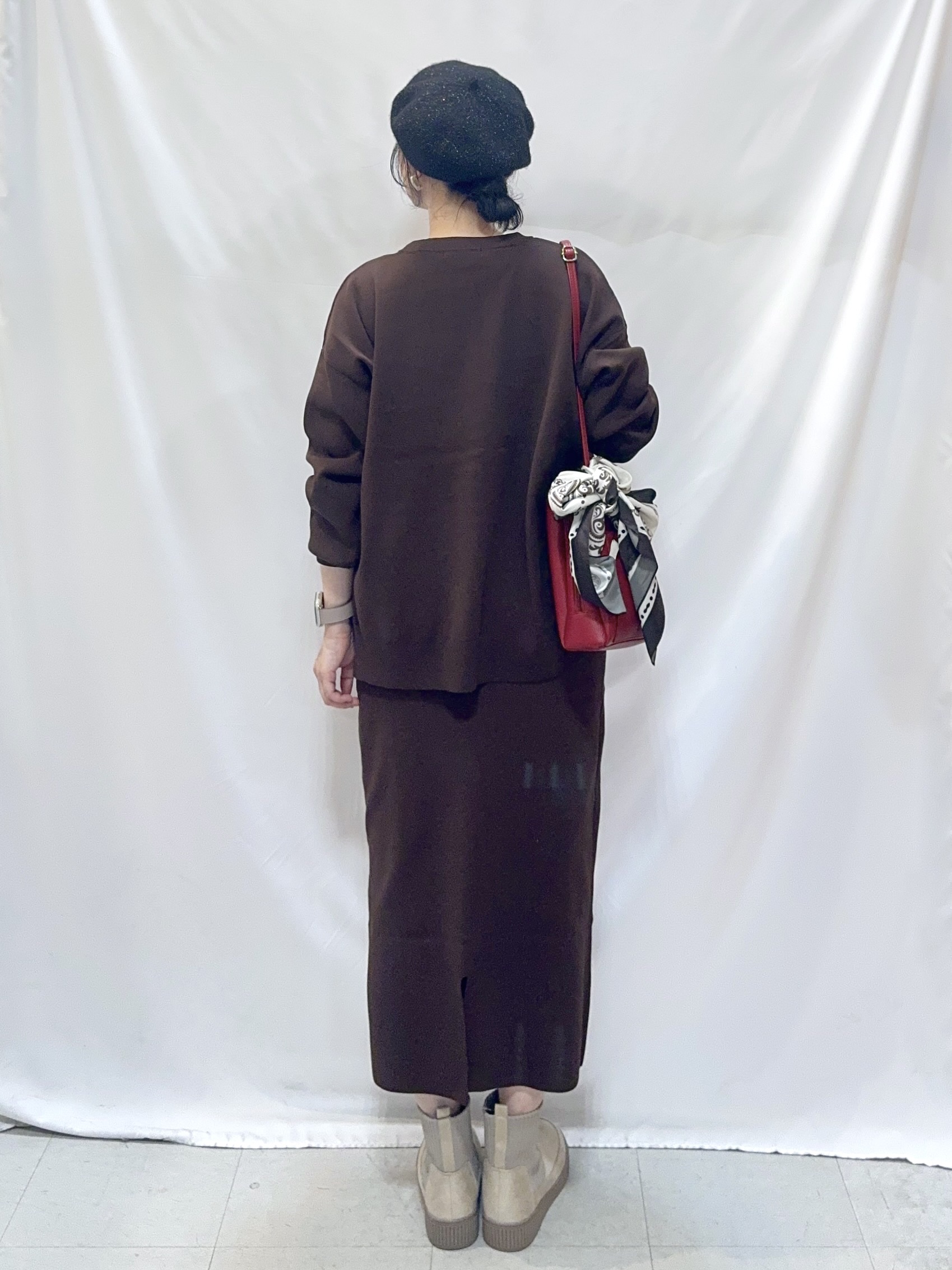 𝐇𝐢𝐫𝐨𝐦𝐢さんの「SHOO･LA･RUE｜【セットアップ可/洗濯機可】軽やかに羽織れる スポンディッシュ ニットカーディガン」を使ったコーディネート