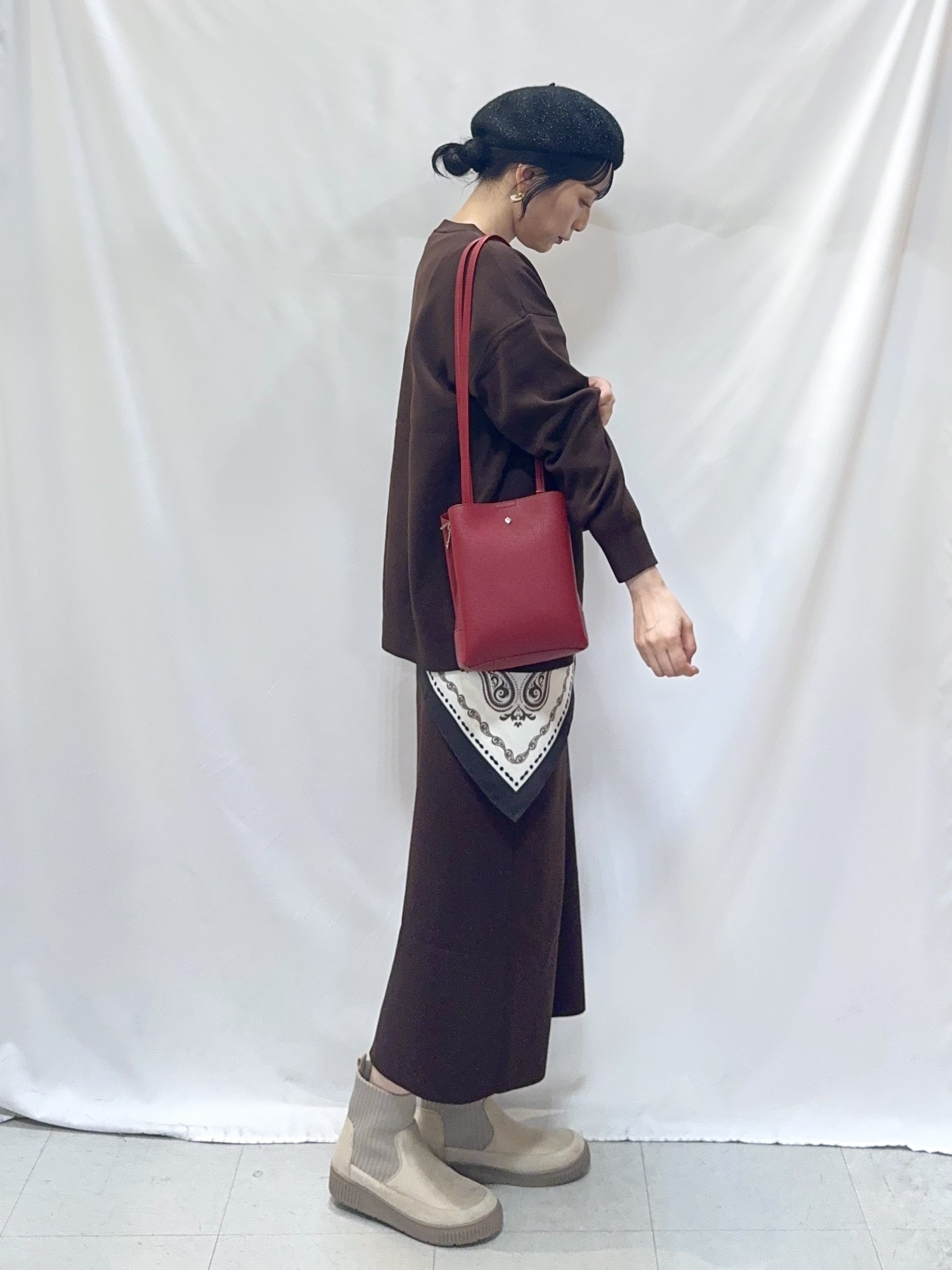 𝐇𝐢𝐫𝐨𝐦𝐢さんの「SHOO･LA･RUE｜【セットアップ可/洗濯機可】軽やかに羽織れる スポンディッシュ ニットカーディガン」を使ったコーディネート