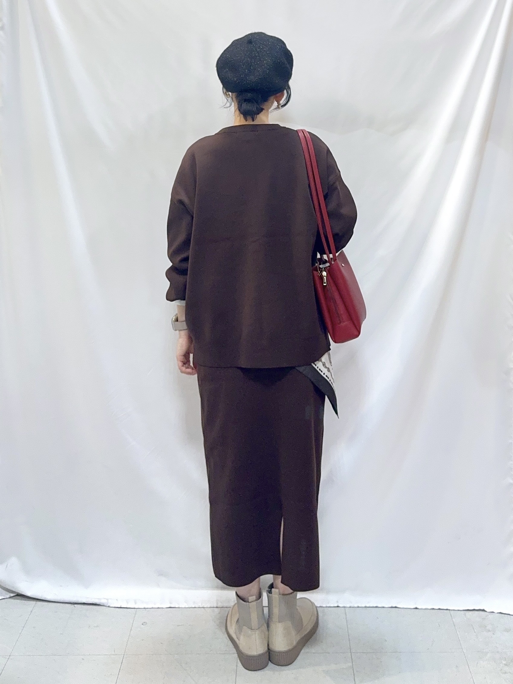 𝐇𝐢𝐫𝐨𝐦𝐢さんの「SHOO･LA･RUE｜【セットアップ可/洗濯機可】軽やかに羽織れる スポンディッシュ ニットカーディガン」を使ったコーディネート