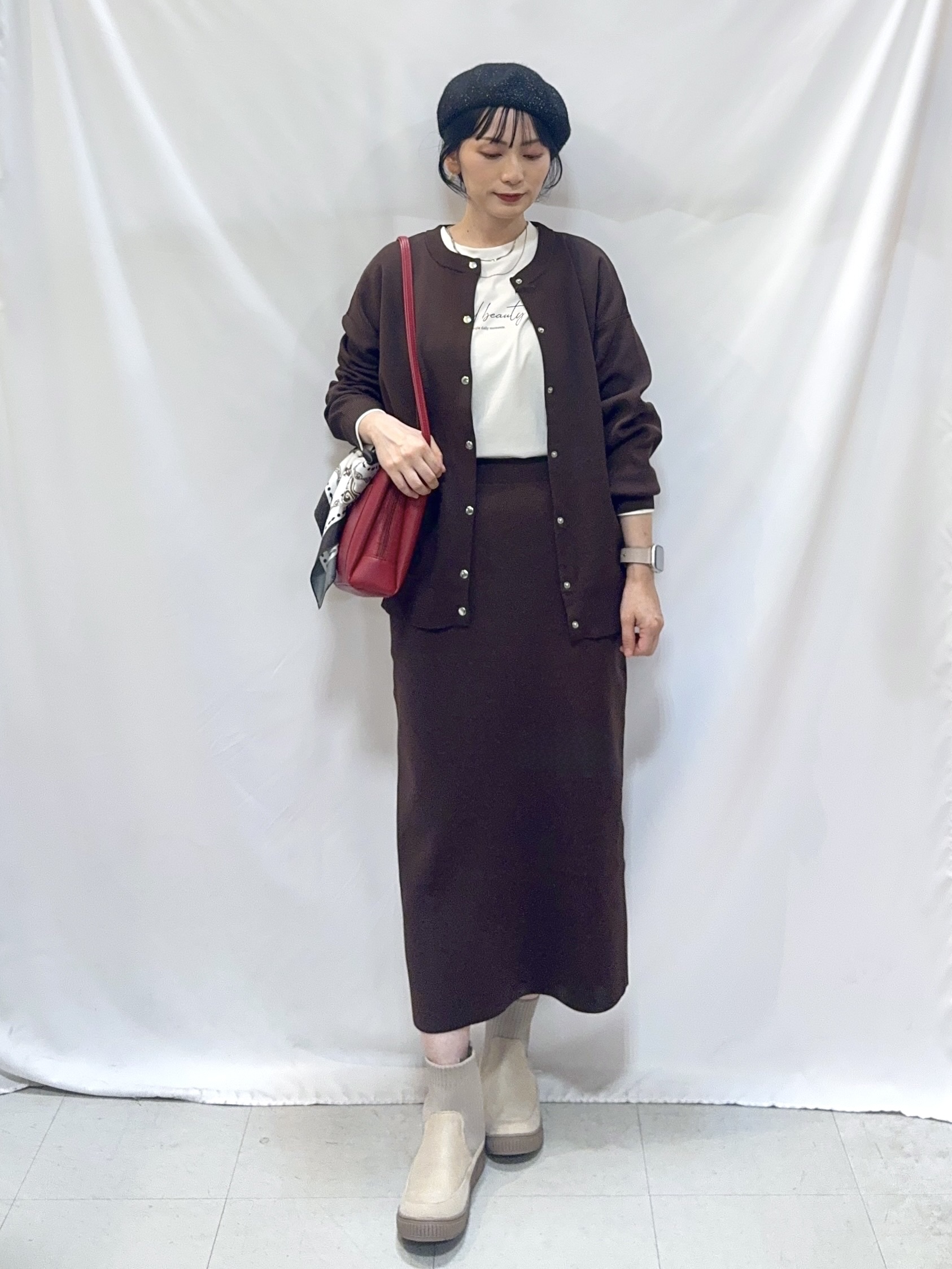 𝐇𝐢𝐫𝐨𝐦𝐢さんの「SHOO･LA･RUE｜【セットアップ可/洗濯機可】軽やかに羽織れる スポンディッシュ ニットカーディガン」を使ったコーディネート