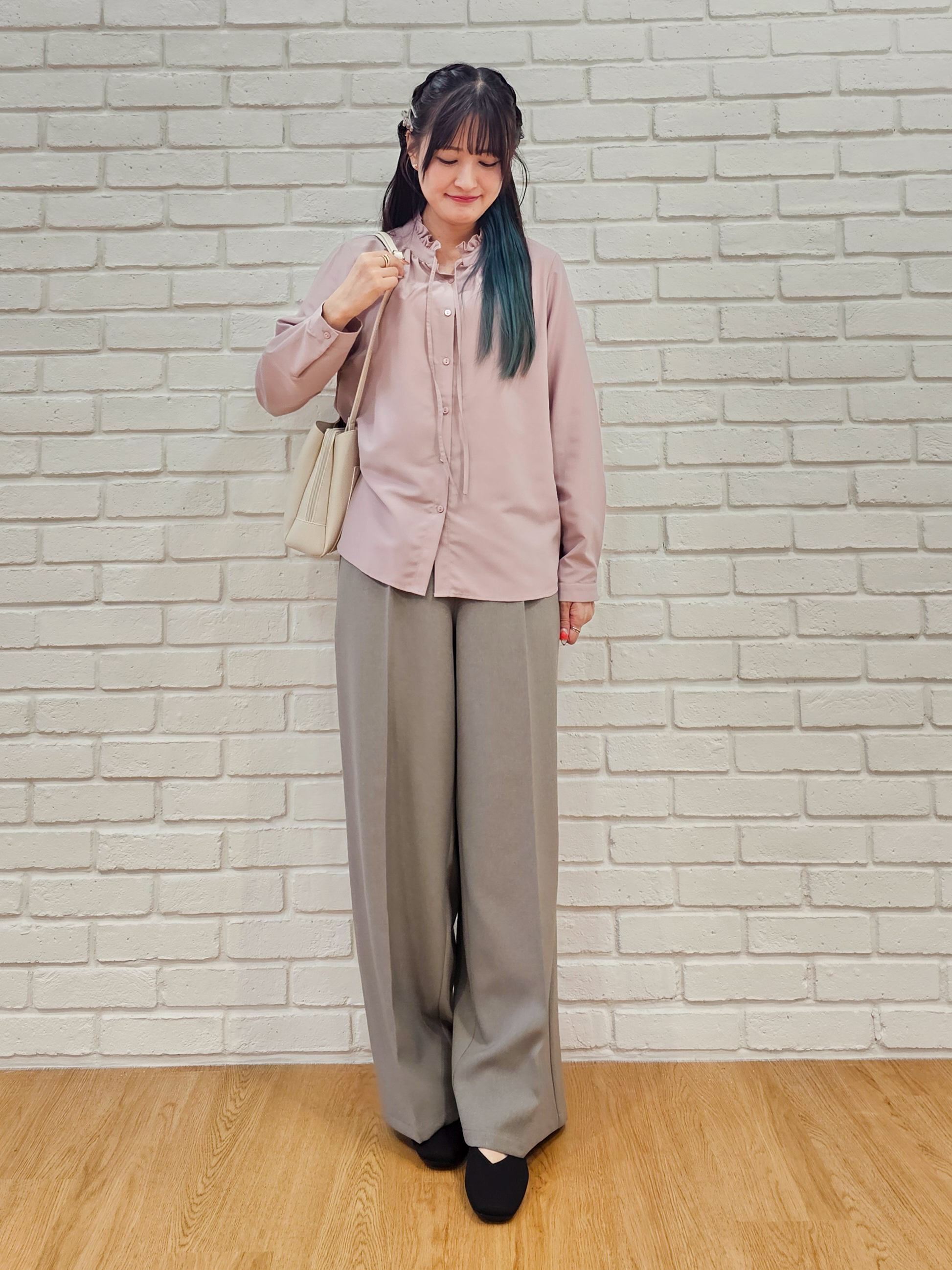ゆゆさんの「SHOO･LA･RUE｜【洗濯後しわになりにくい/着丈が選べる／セットアップ可】ウールフィール センタープレスワイドパンツ」を使ったコーディネート