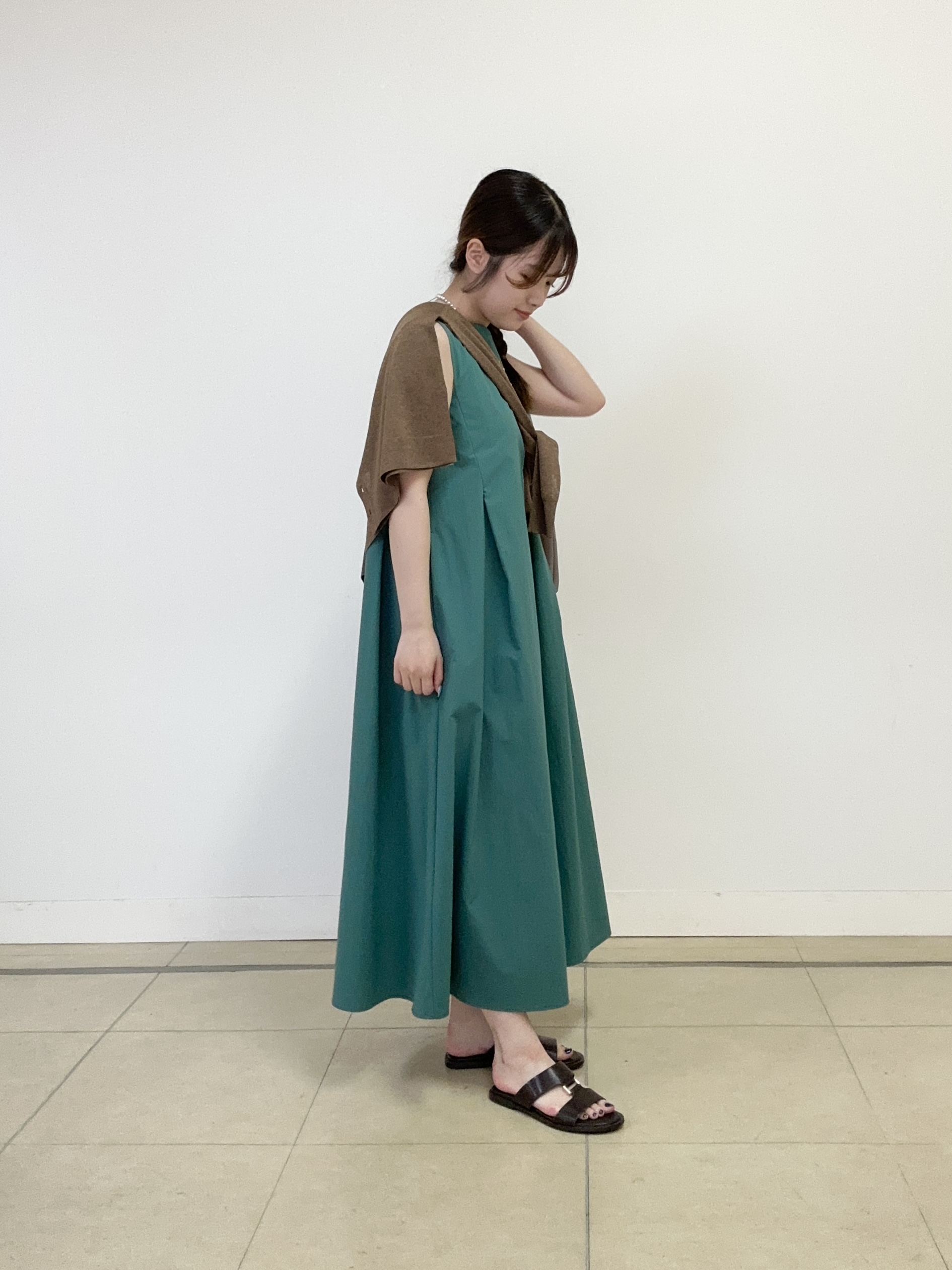 大竹杏佳さんの「UNTITLED｜【残暑も快適/接触冷感/UVカット/吸水速乾】Aラインロングワンピース」を使ったコーディネート