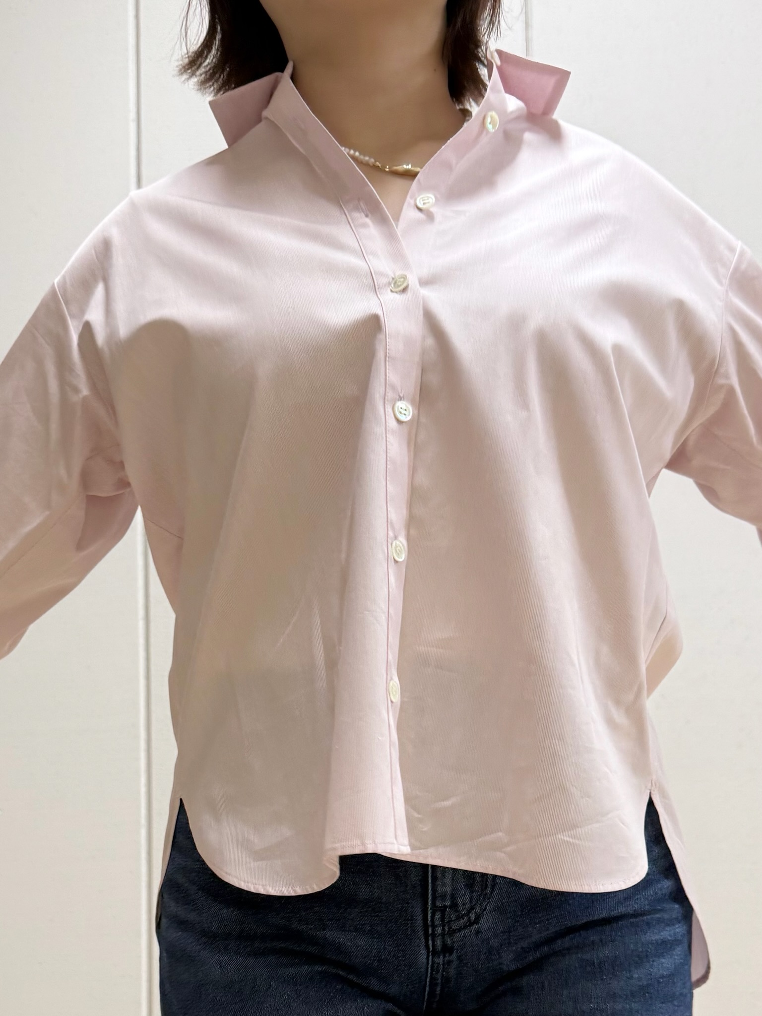 Rikoさんの「INDIVI｜【6色展開/コットン100】カラーベーシックシャツ」を使ったコーディネート