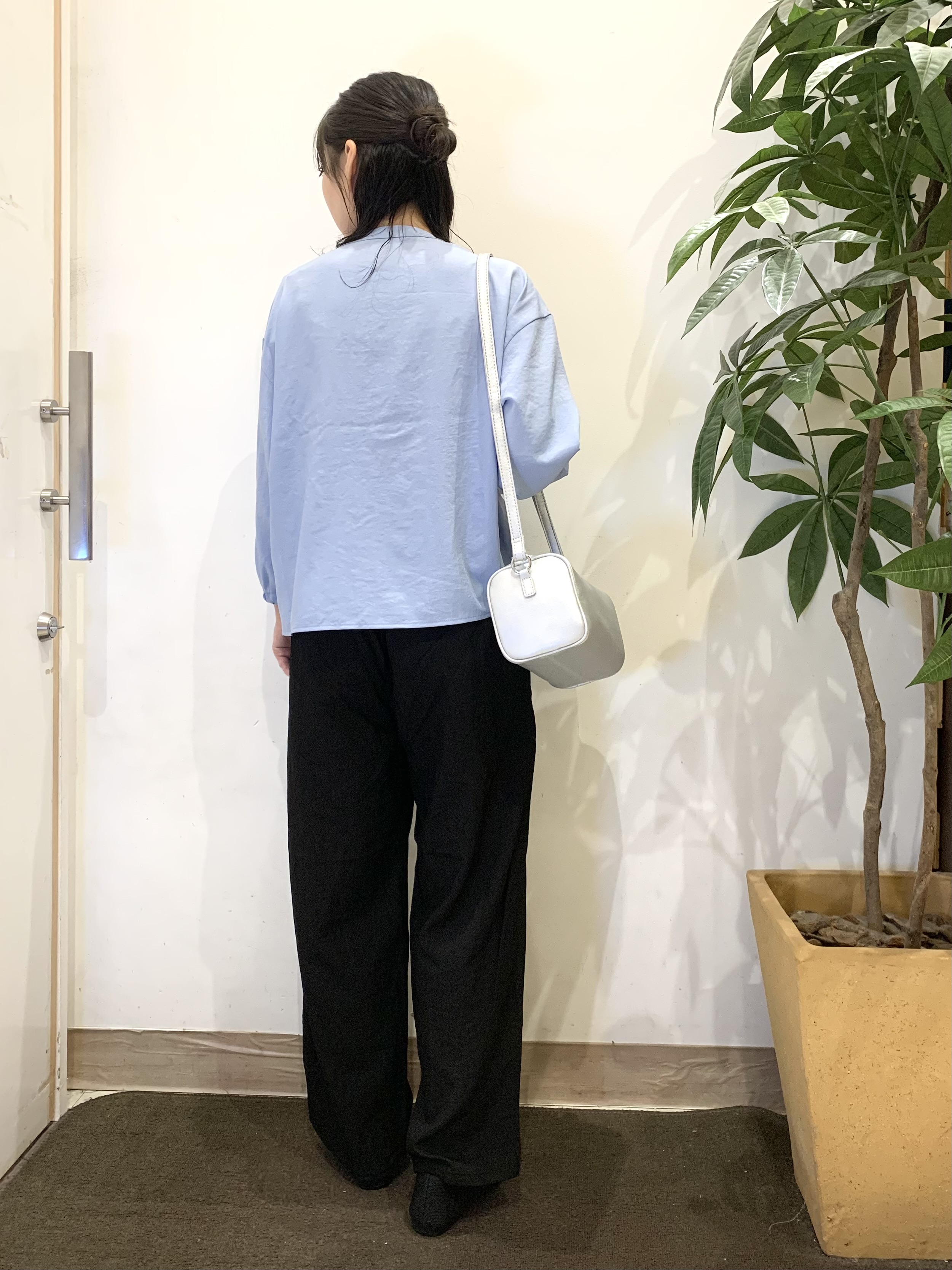 ちゃろさんの「SHOO･LA･RUE｜【S-LL/洗濯機可】1枚で華やか ティアードフリルブラウス」を使ったコーディネート