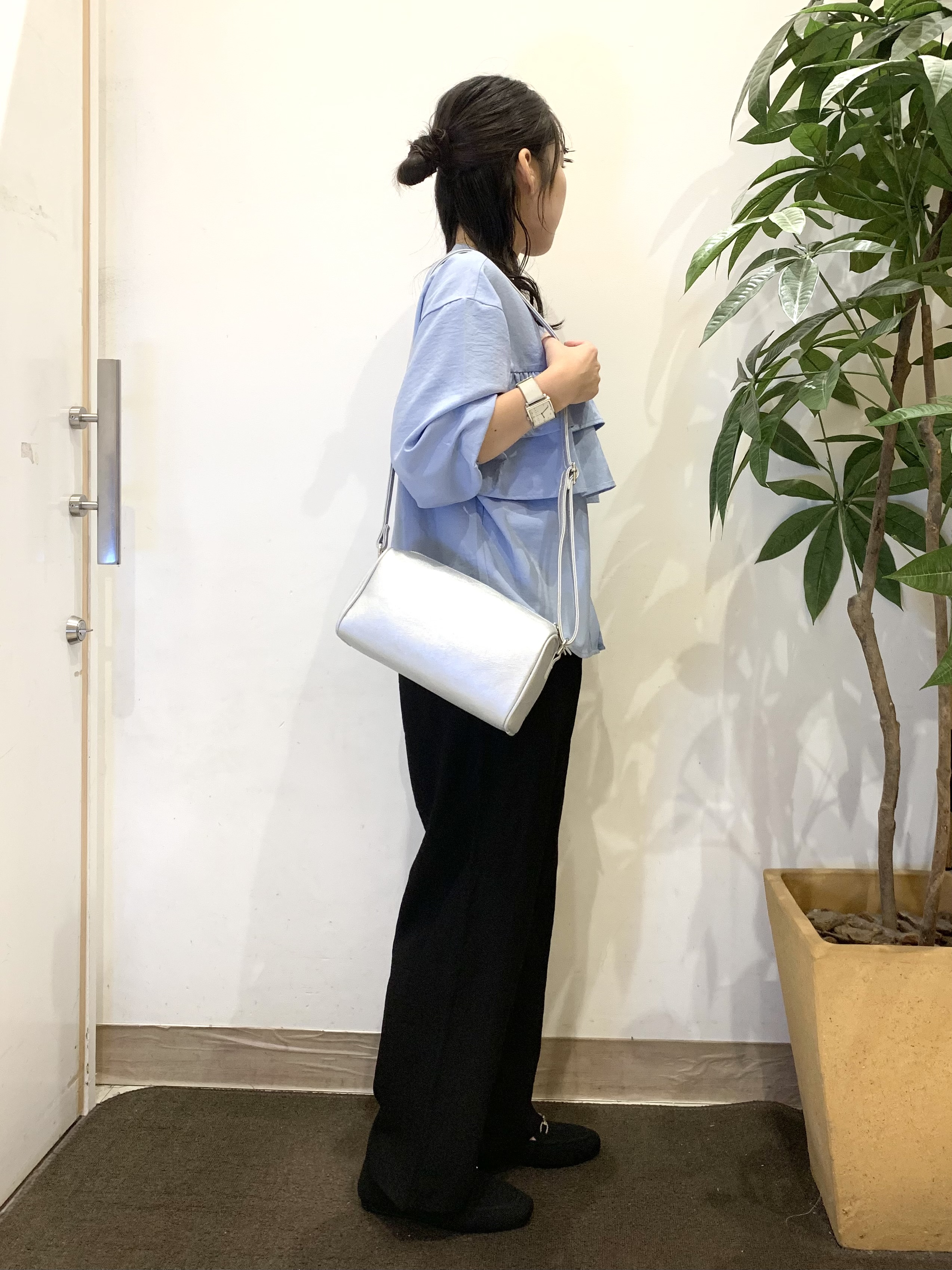 ちゃろさんの「SHOO･LA･RUE｜【S-LL/洗濯機可】1枚で華やか ティアードフリルブラウス」を使ったコーディネート