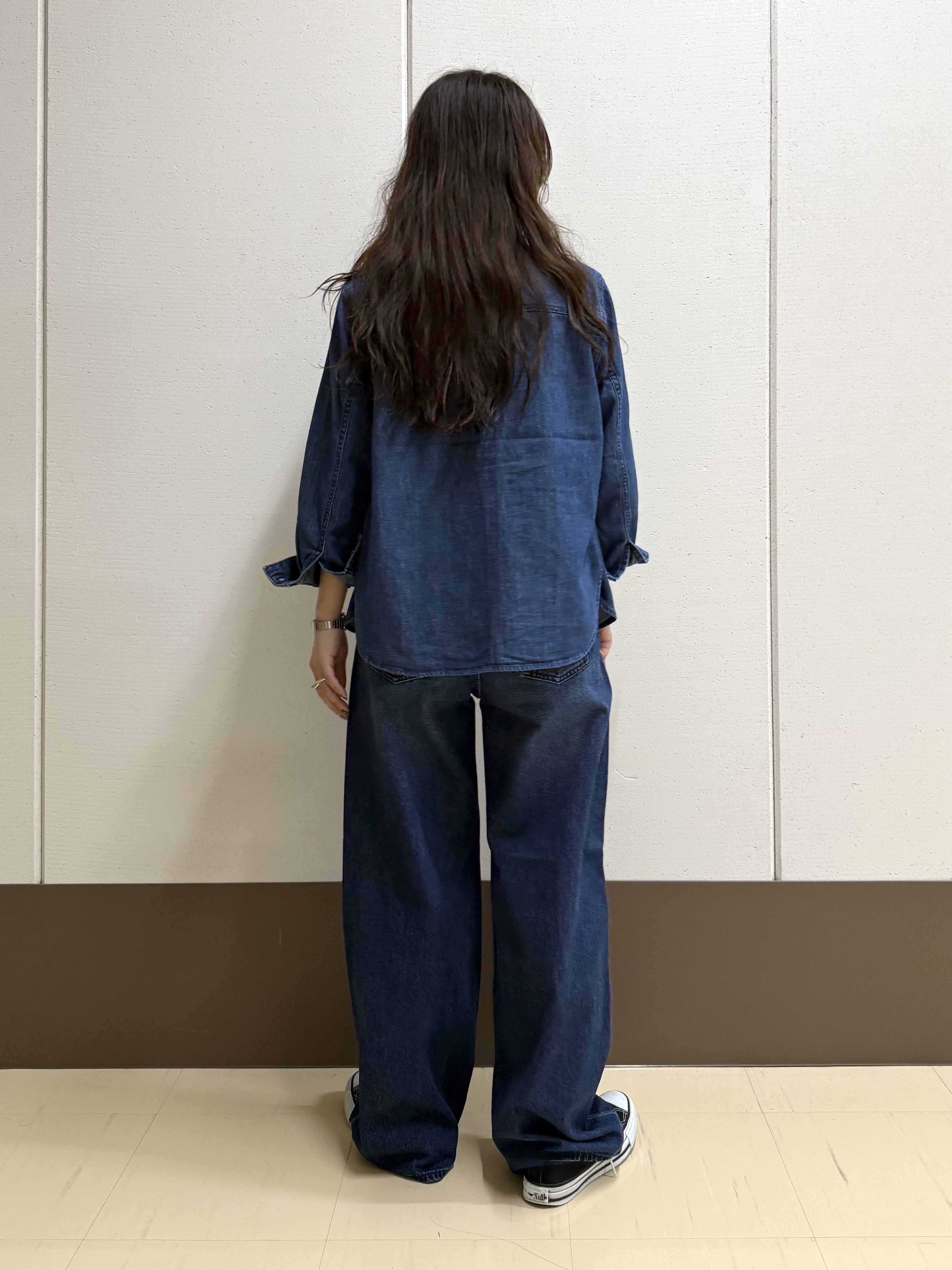 mamiさんの「INDIVI｜【洗える／体型カバー】ライトデニム ワークシャツ」を使ったコーディネート