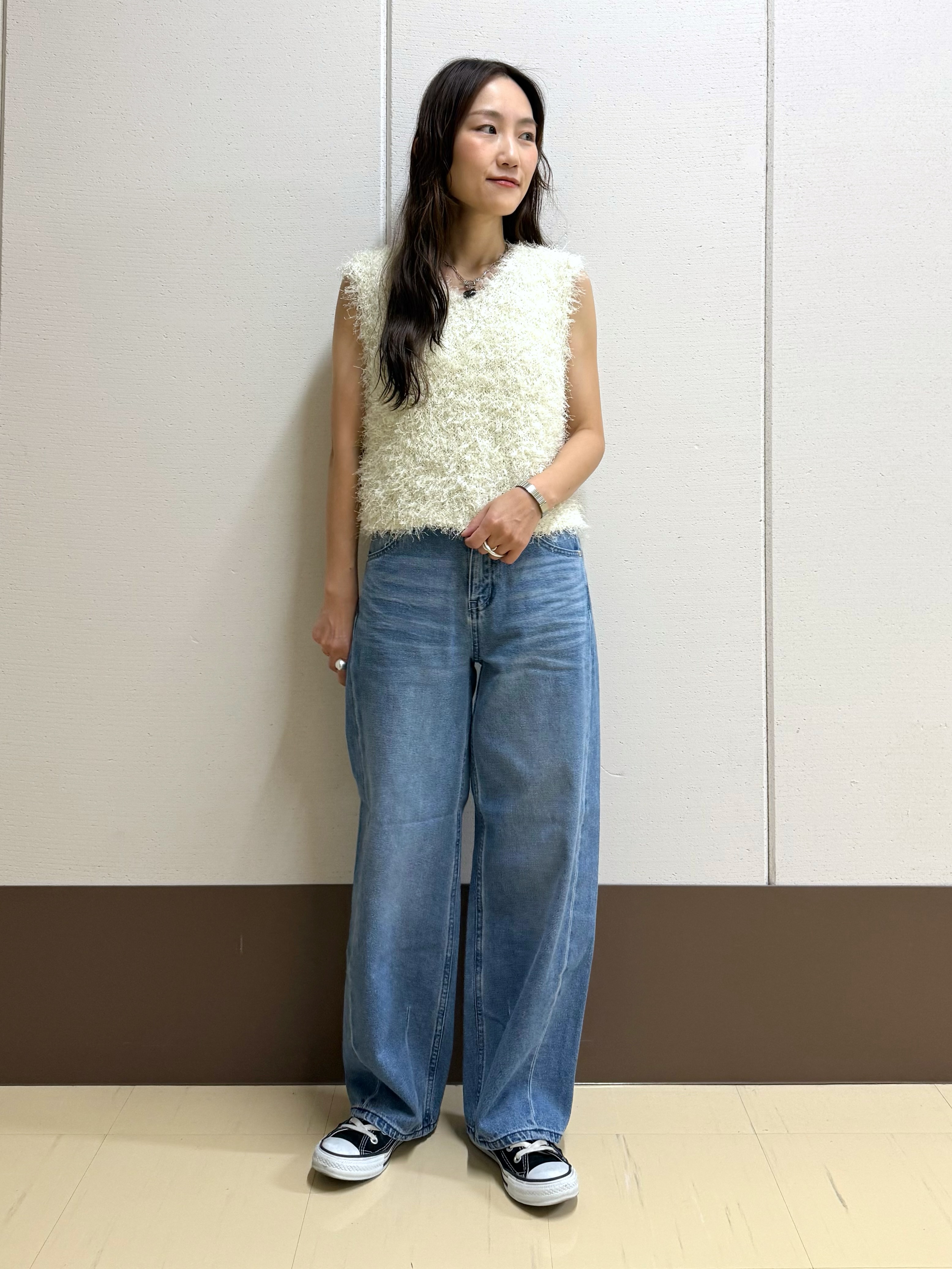 mamiさんの「INDIVI｜【洗える】ファンシーヤーンVネックニットベスト」を使ったコーディネート