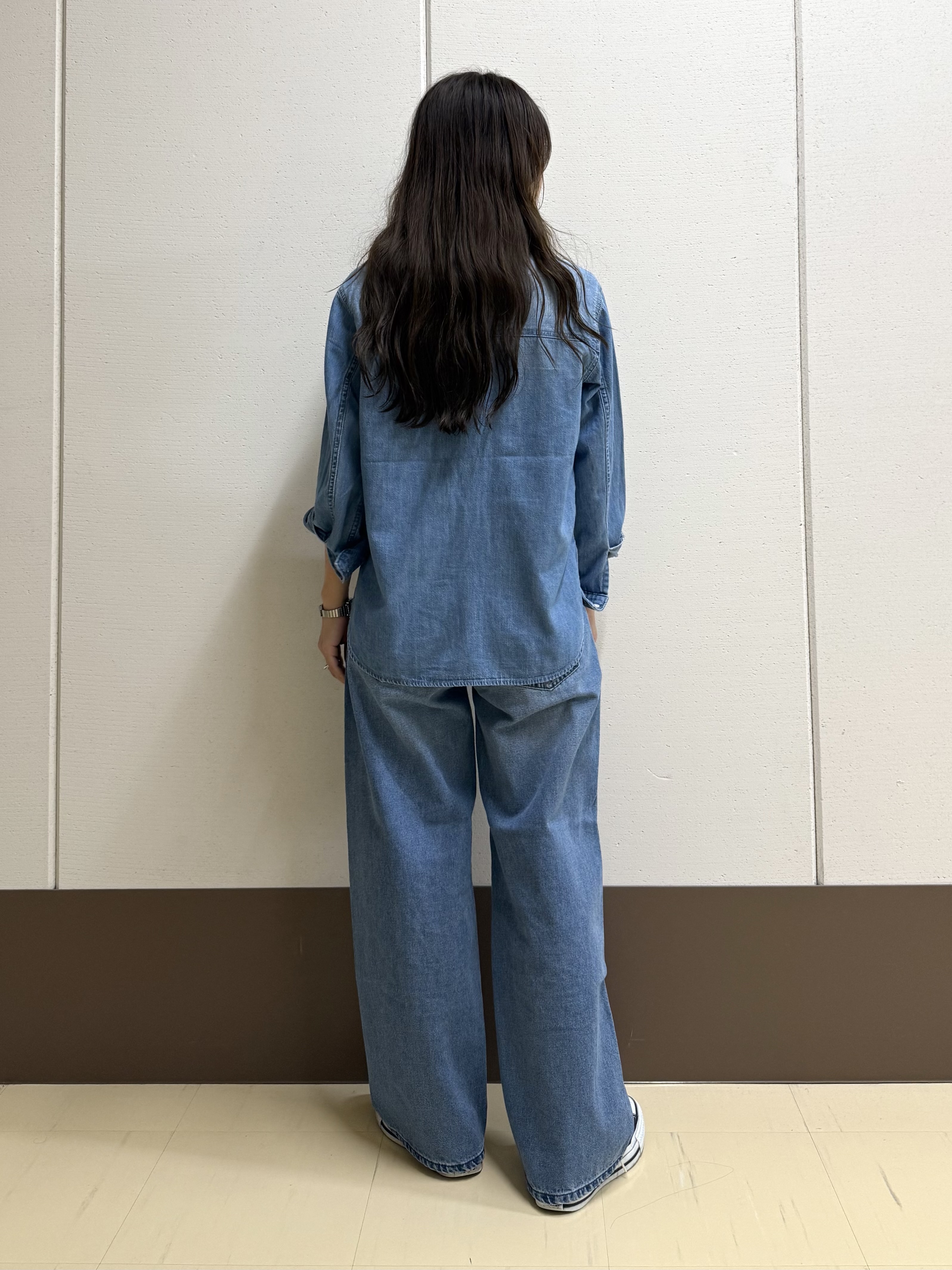 mamiさんの「INDIVI｜【洗える／体型カバー】ライトデニム ワークシャツ」を使ったコーディネート