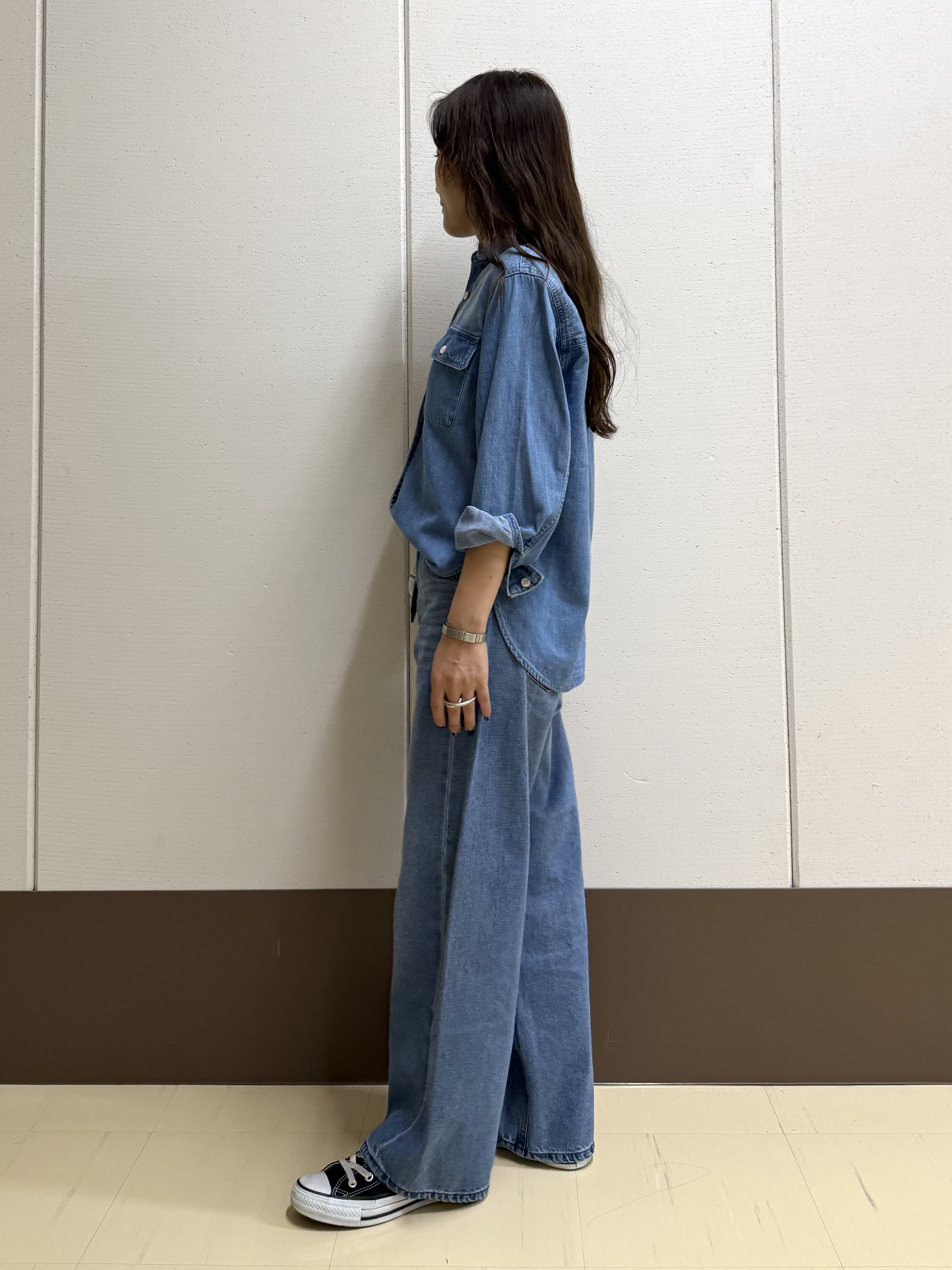mamiさんの「INDIVI｜【洗える／体型カバー】ライトデニム ワークシャツ」を使ったコーディネート