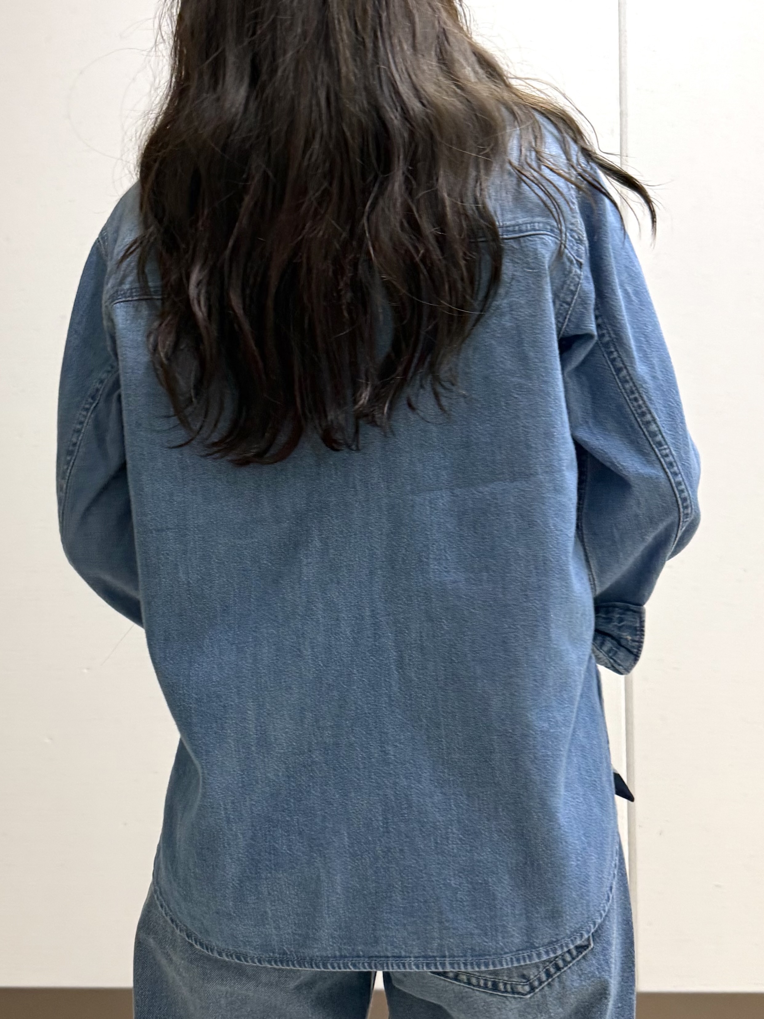 mamiさんの「INDIVI｜【洗える／体型カバー】ライトデニム ワークシャツ」を使ったコーディネート